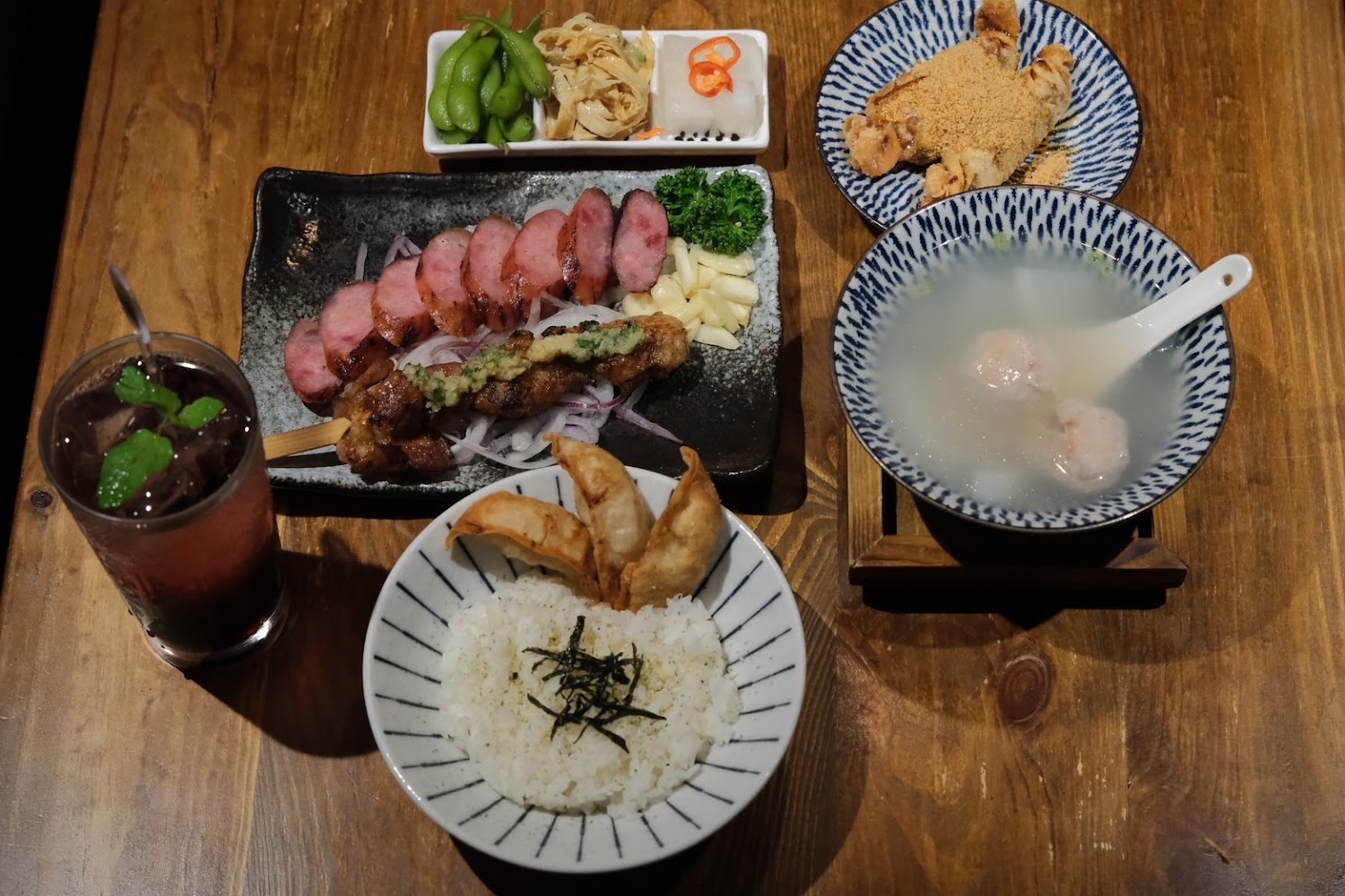 薄皮餃子套餐與串燒拼盤