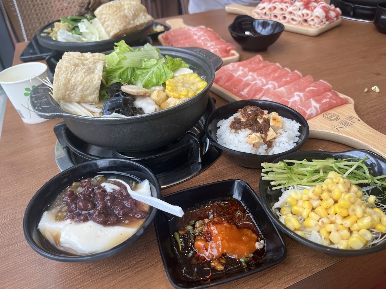 六扇門沙鹿北勢東店火鍋與配料