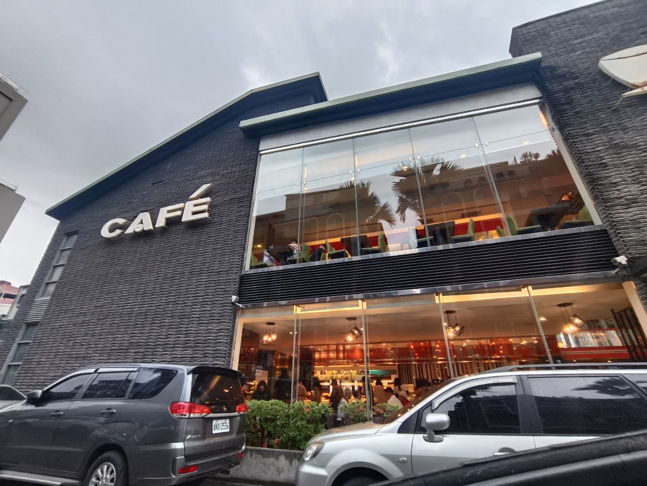 桃園春日旗艦店外觀
