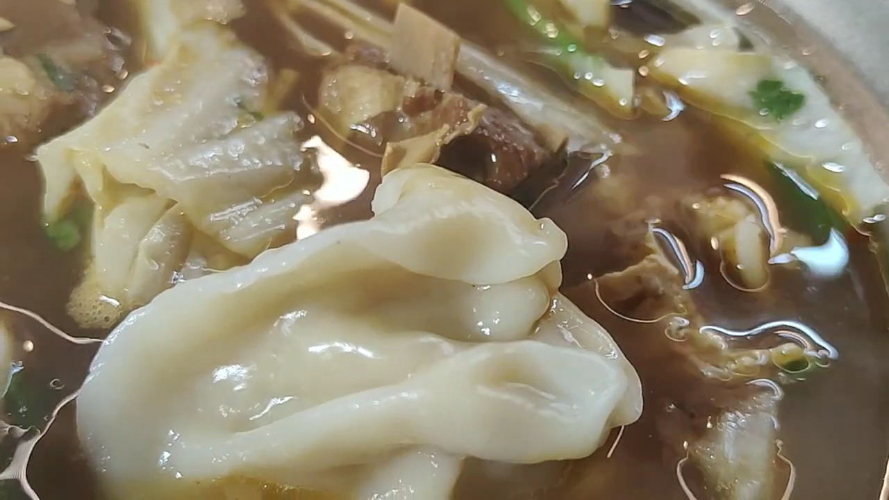 夜市牛肉餛飩湯品