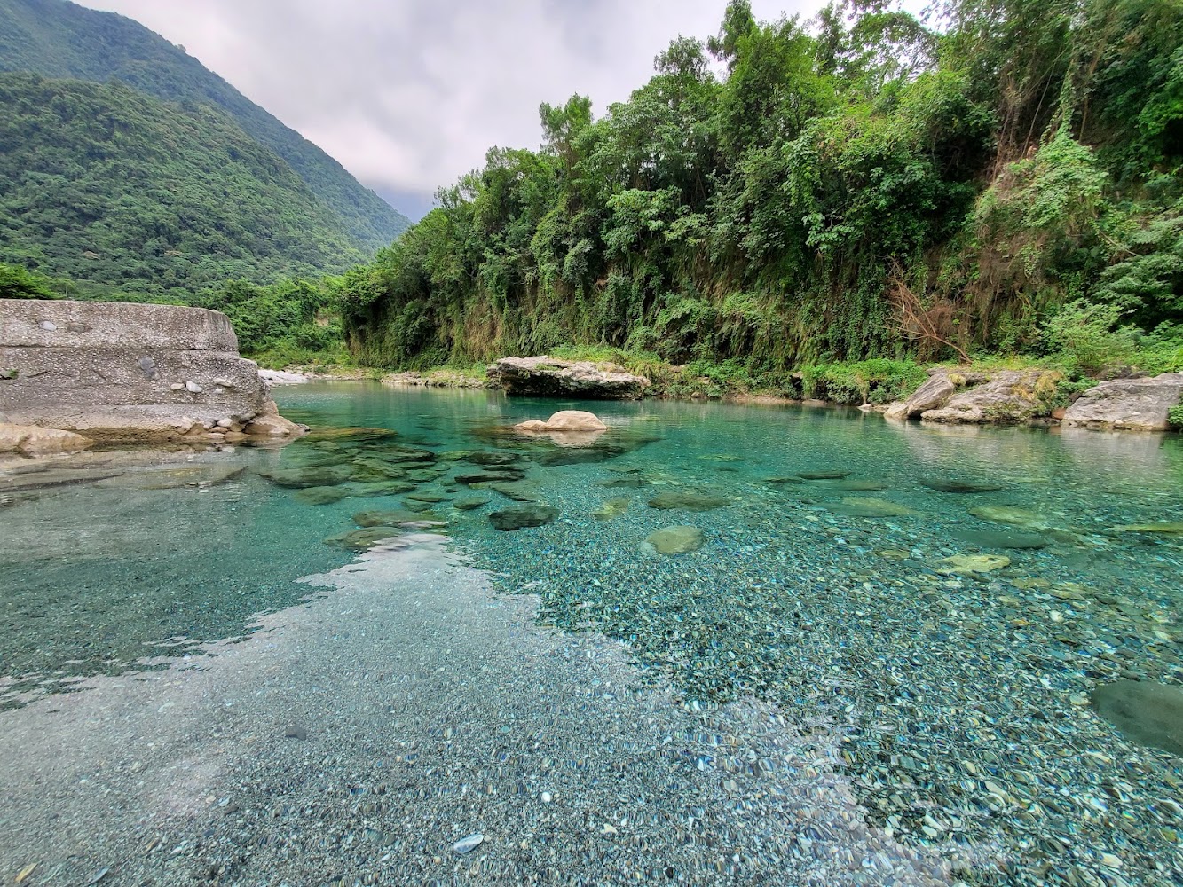 三棧溪清澈溪水