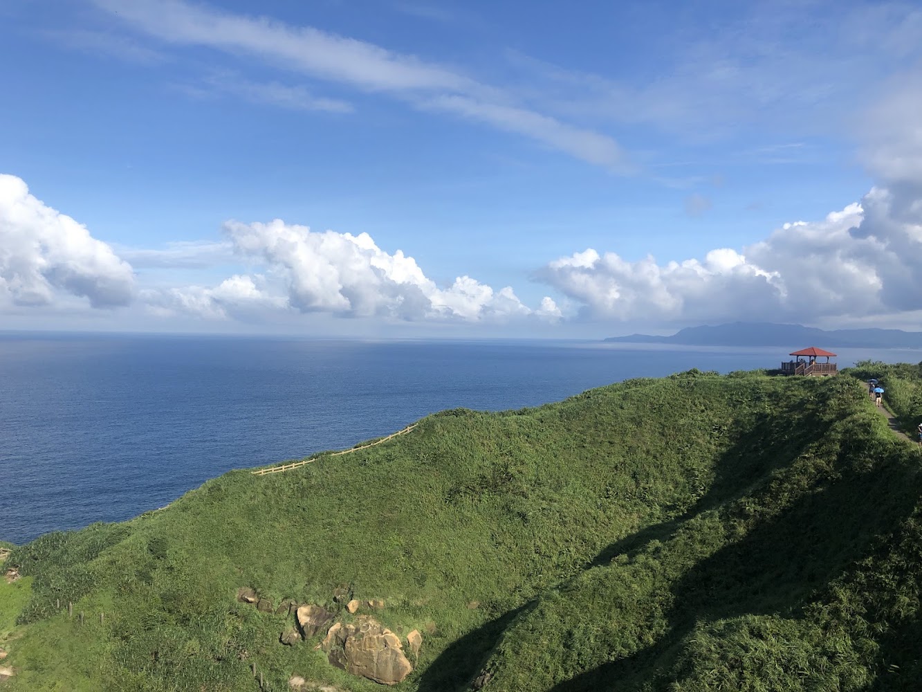 鼻頭角步道海景與涼亭