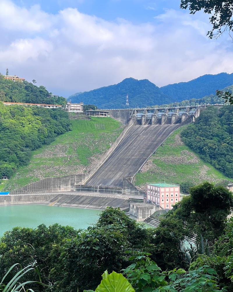 石門水庫壩體與湖景風光