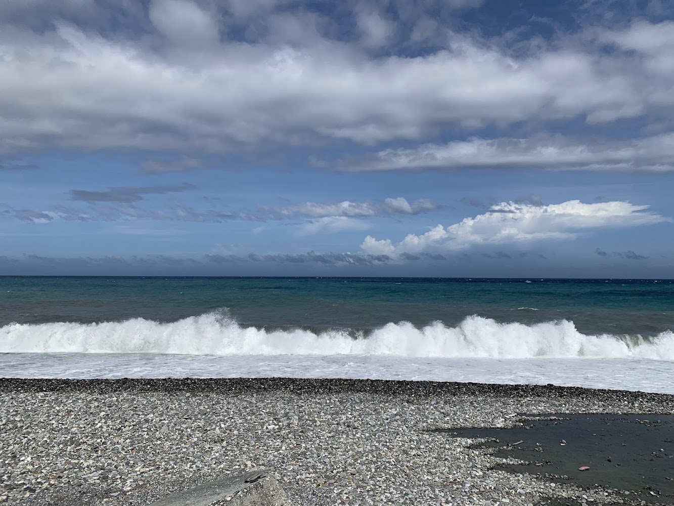 新城海堤海灘與浪花