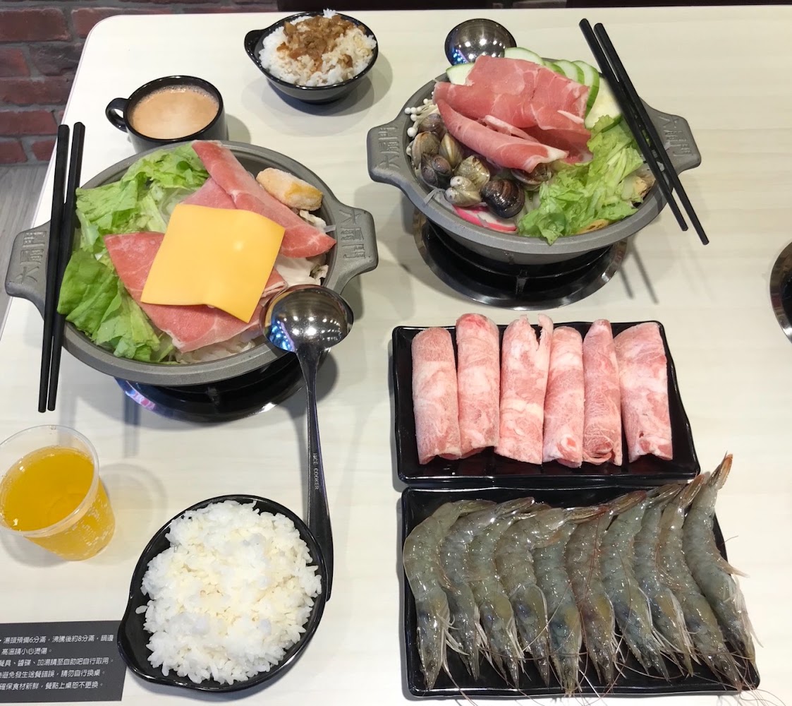 六扇門台中漢口店雙人鍋物桌菜