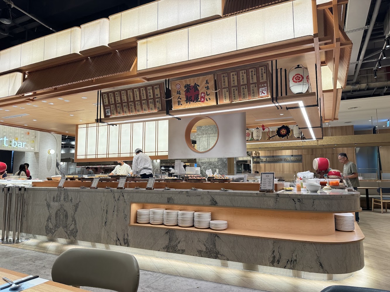 饗食天堂LaLaport台中店日式風格餐檯