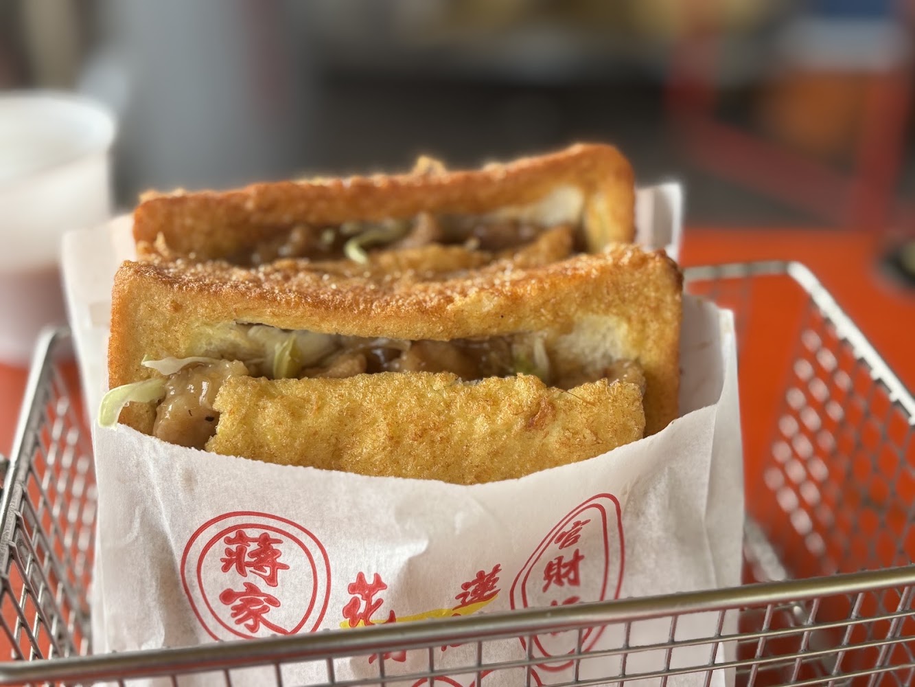 蔣家官財板成品，厚片吐司夾滿餡料