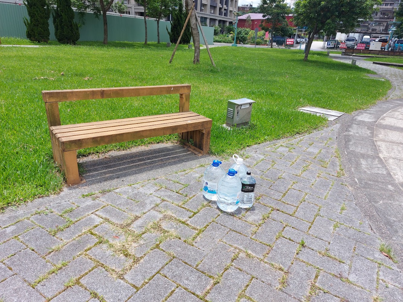公園木製長椅