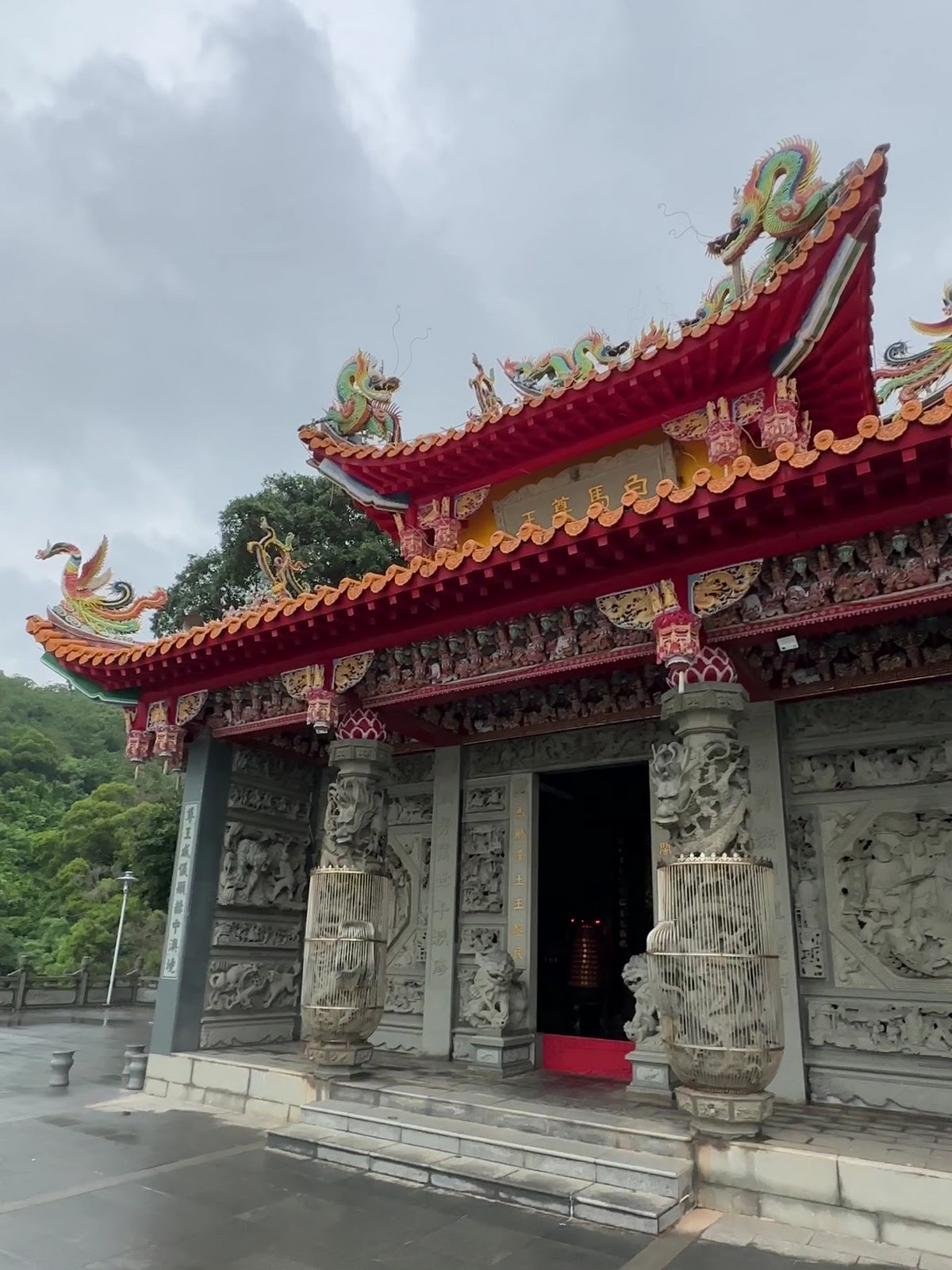 雨天坂里白馬尊王廟廟埕遠眺海景