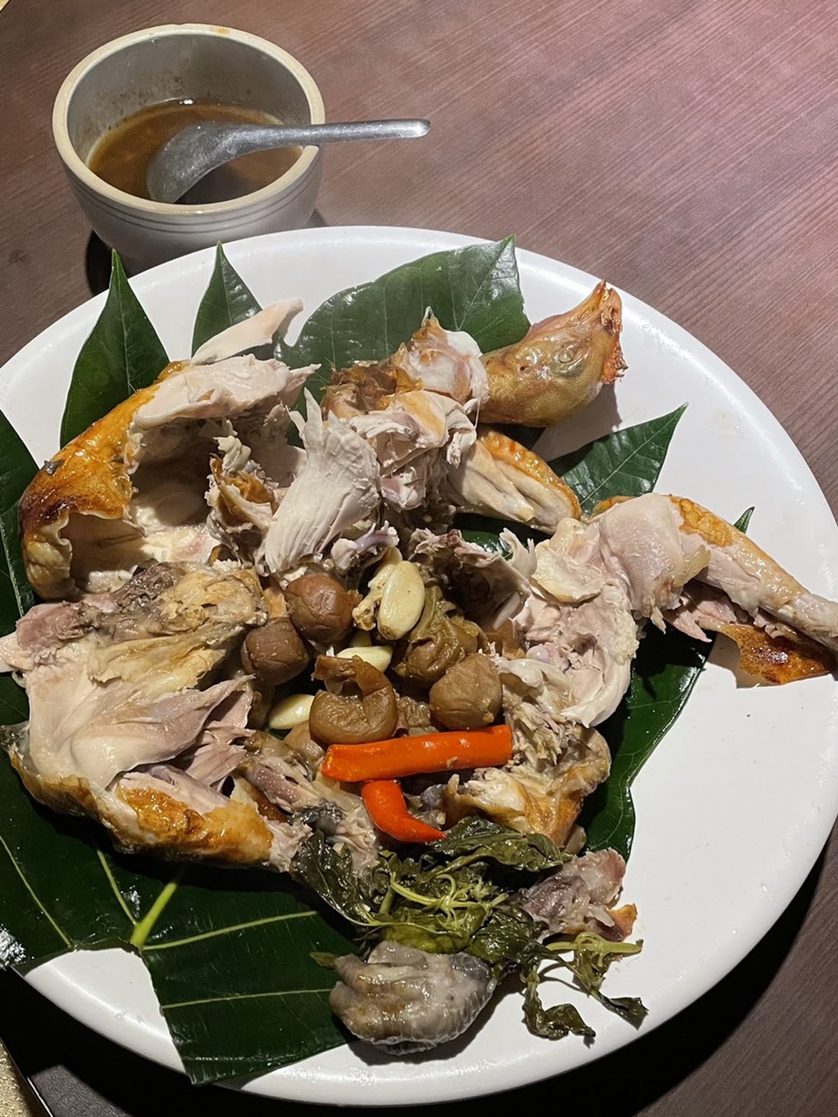物語梅子雞,雞皮油亮搭配梅子醬