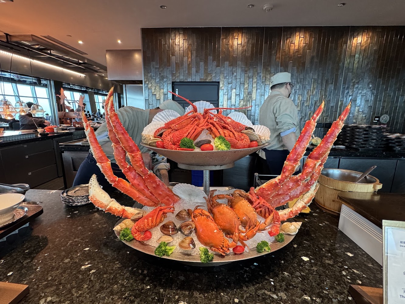 Buffet吃到飽懶人包｜台北 8 間人氣飯店自助餐廳一次看懂，景觀、海鮮、牛排與甜點怎麼選