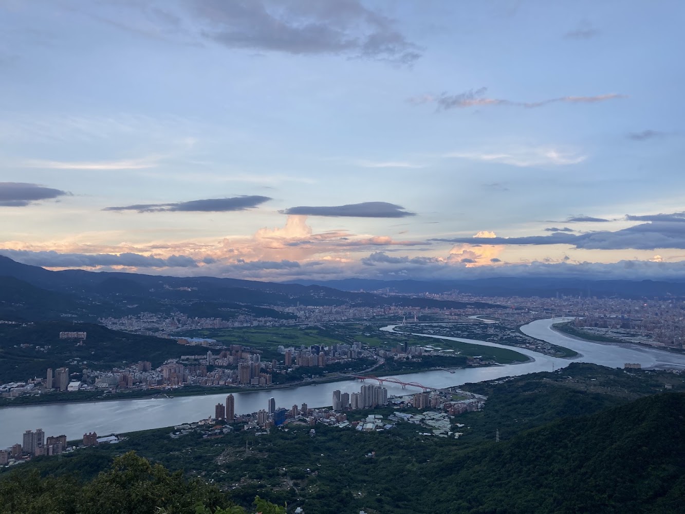 觀音山景點深度攻略：硬漢嶺步道、觀景平台、登山路線與賞景亮點一次看
