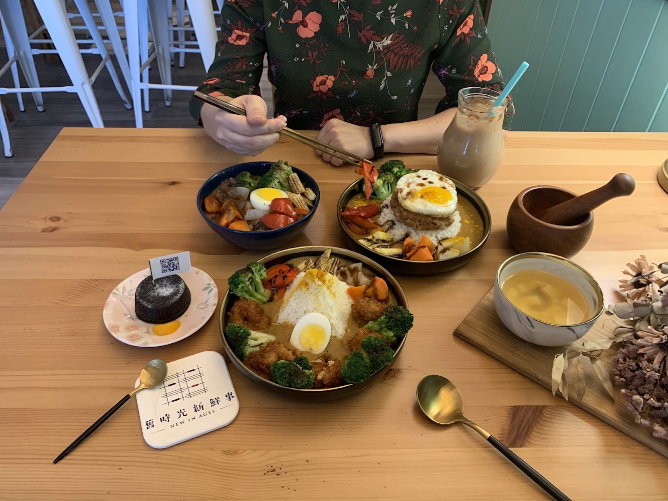 嘉義美食懶人包 8 間必吃名店排行：火雞肉飯、砂鍋魚頭、牛雜湯到拉麵一次收