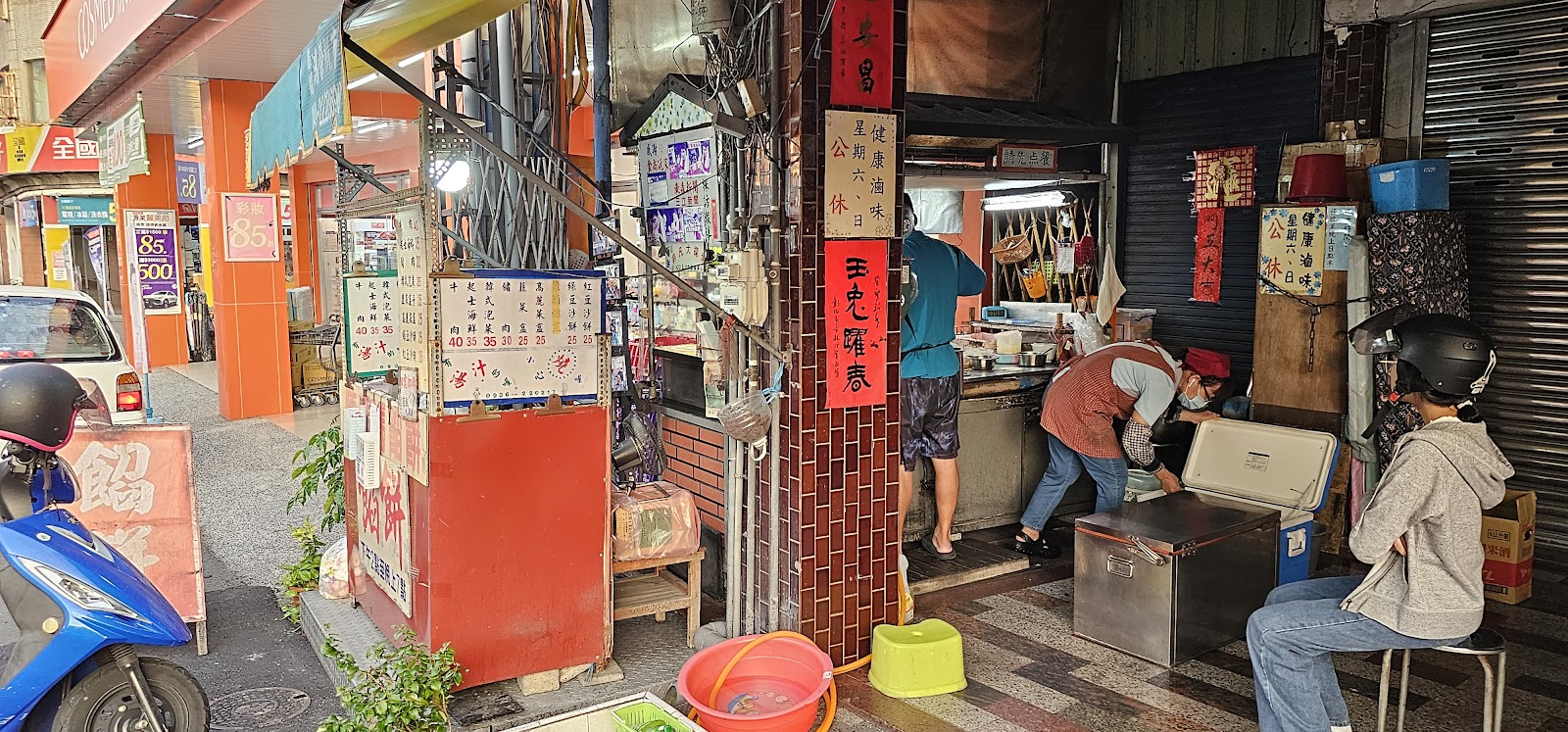 陳媽媽手工餡餅路邊攤位外觀與價目看板