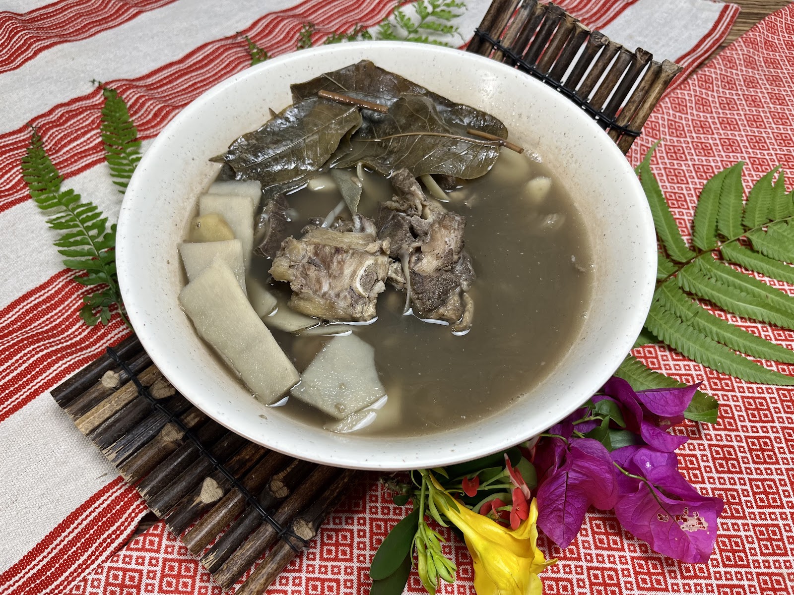 YAMAI雅麥部落刺蔥葉雞湯風味餐