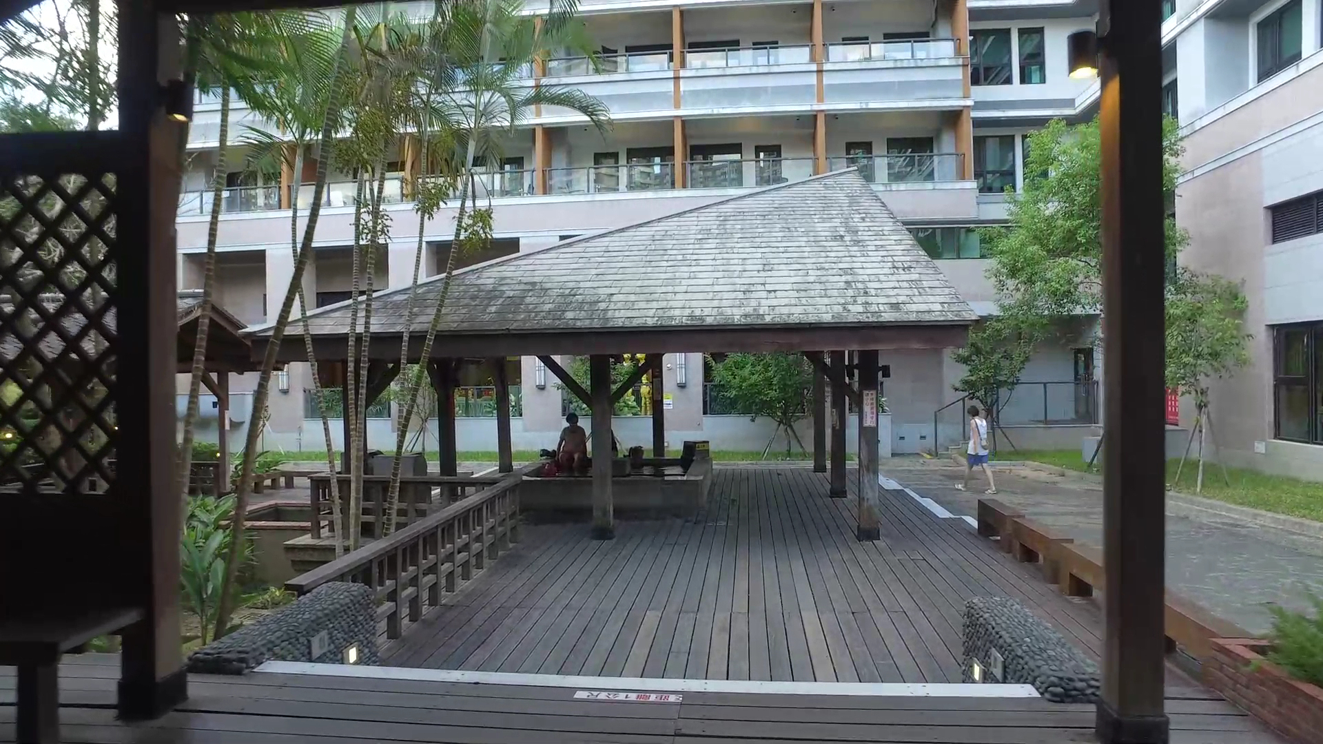 湯圍溝溫泉公園木造涼亭