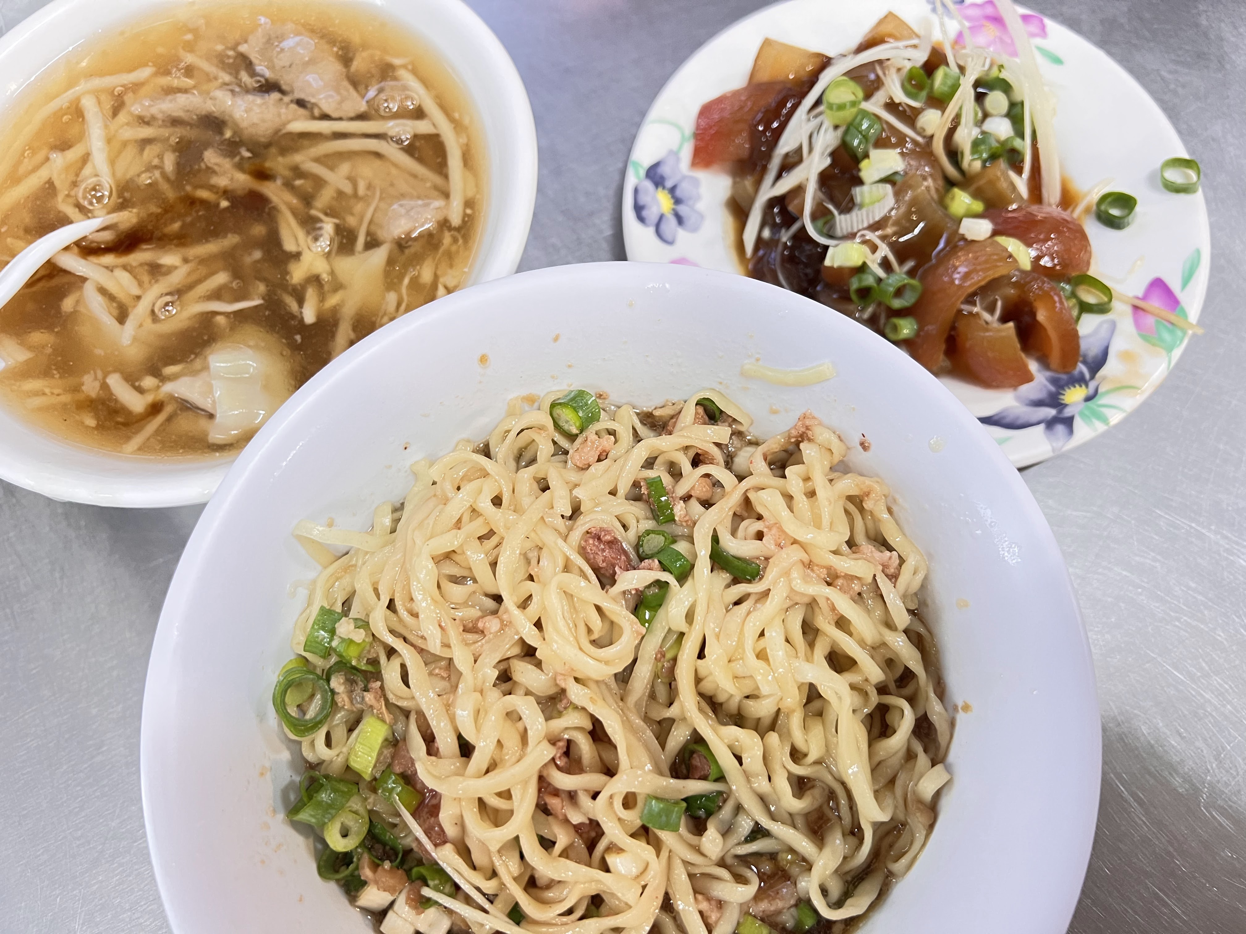 友德南投意麵乾麵與羹湯、小菜