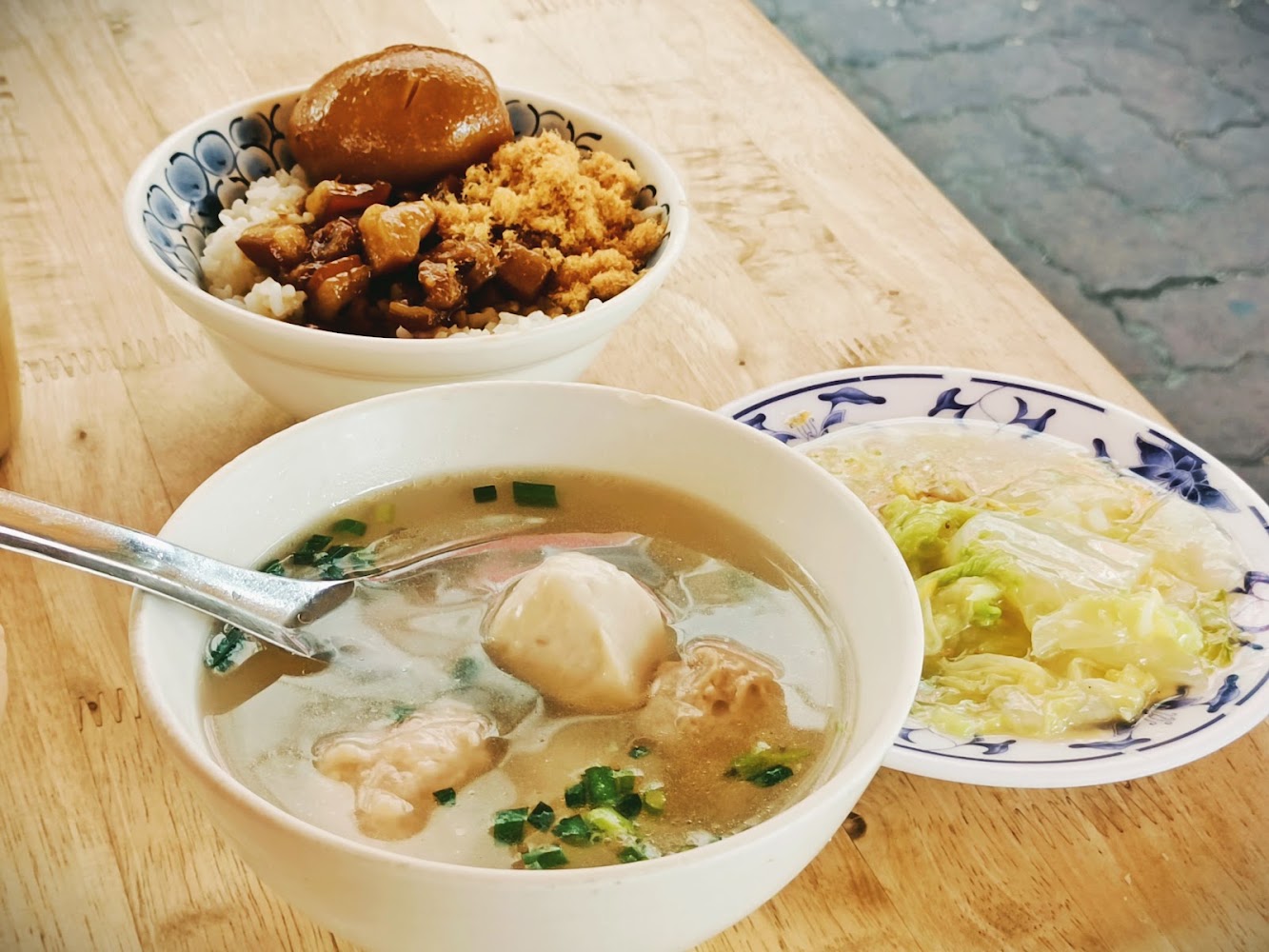 福生小食店滷肉飯與湯青菜