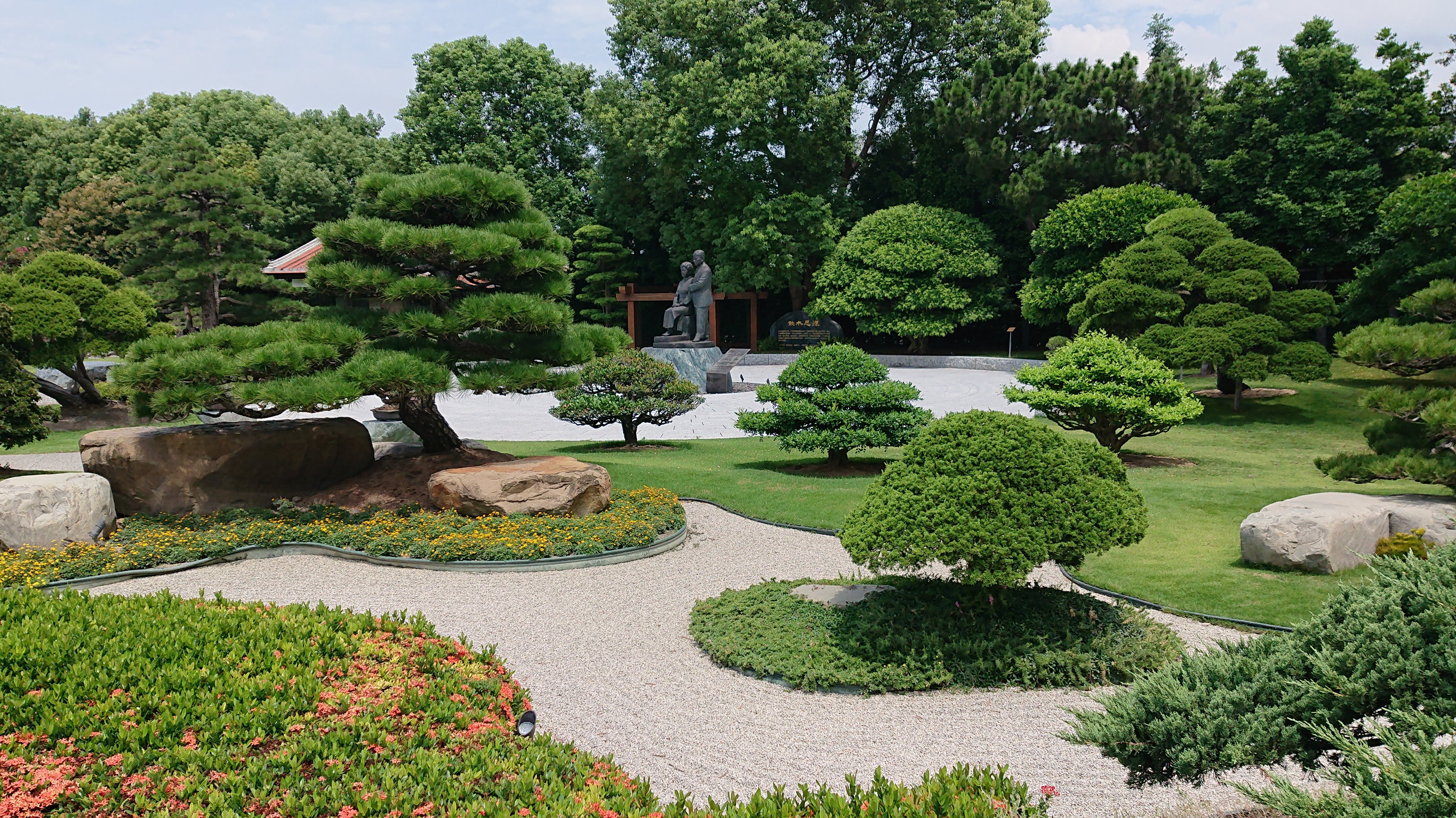 成美文化園日式庭園與雕像景觀