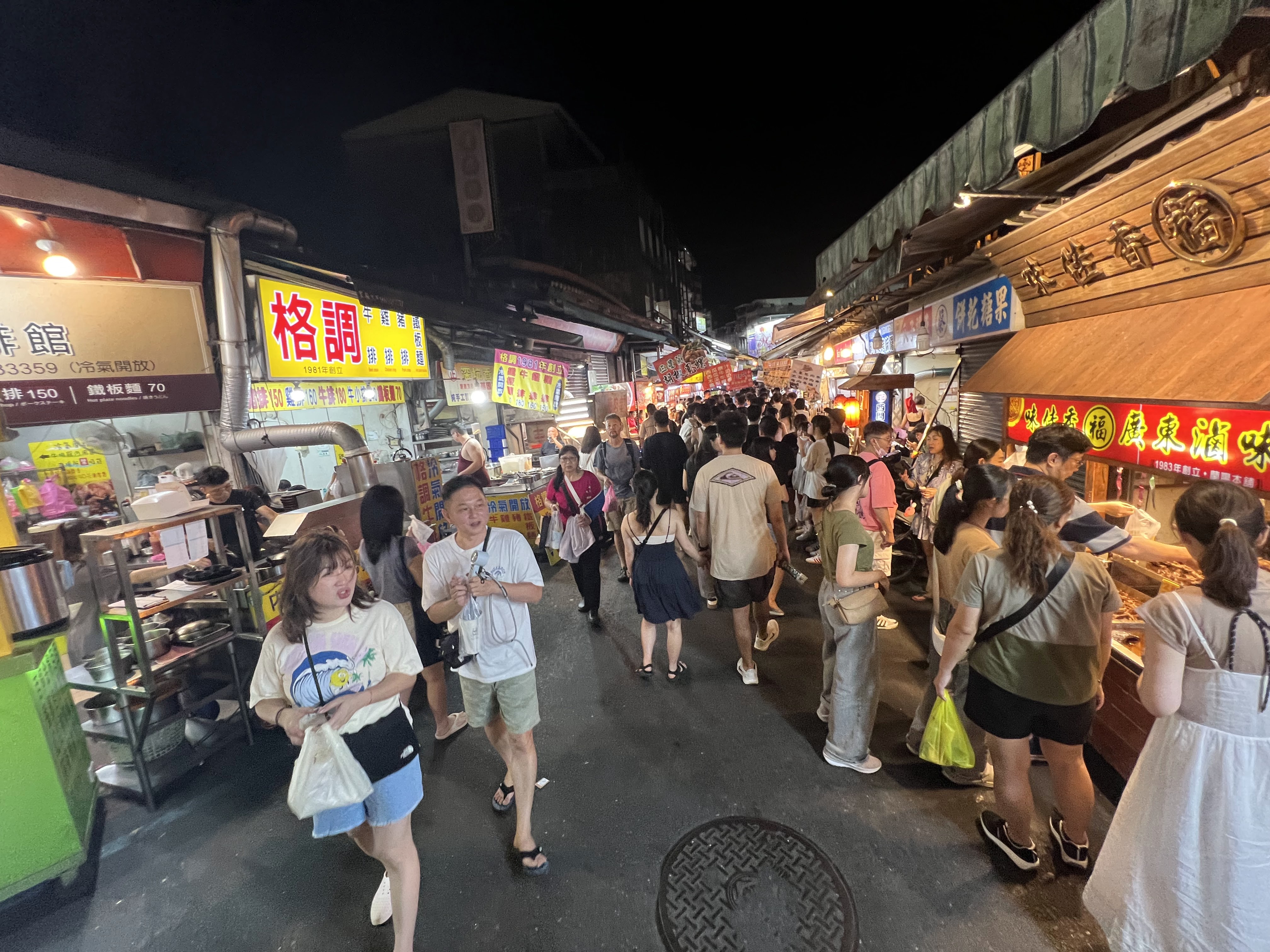羅東觀光夜市街道與人潮
