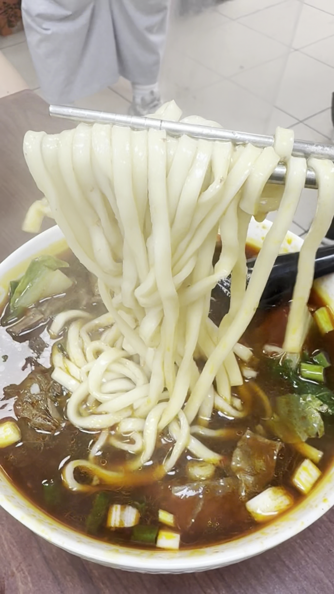 忠誠牛肉麵麵條與牛肉特寫