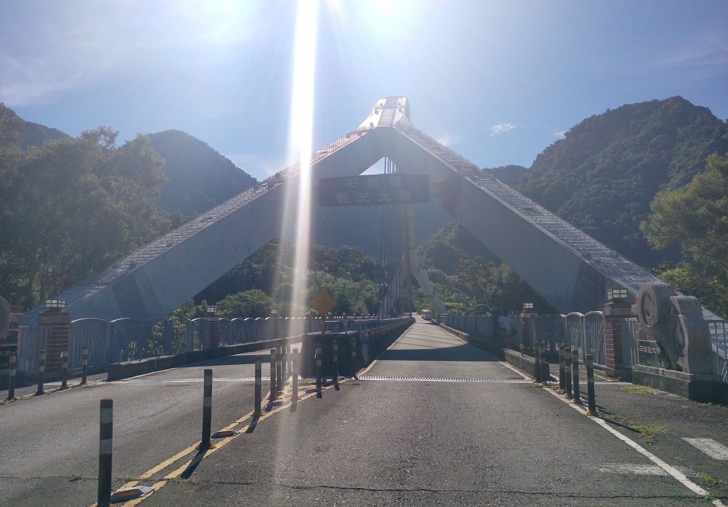 山區大型觀光大橋