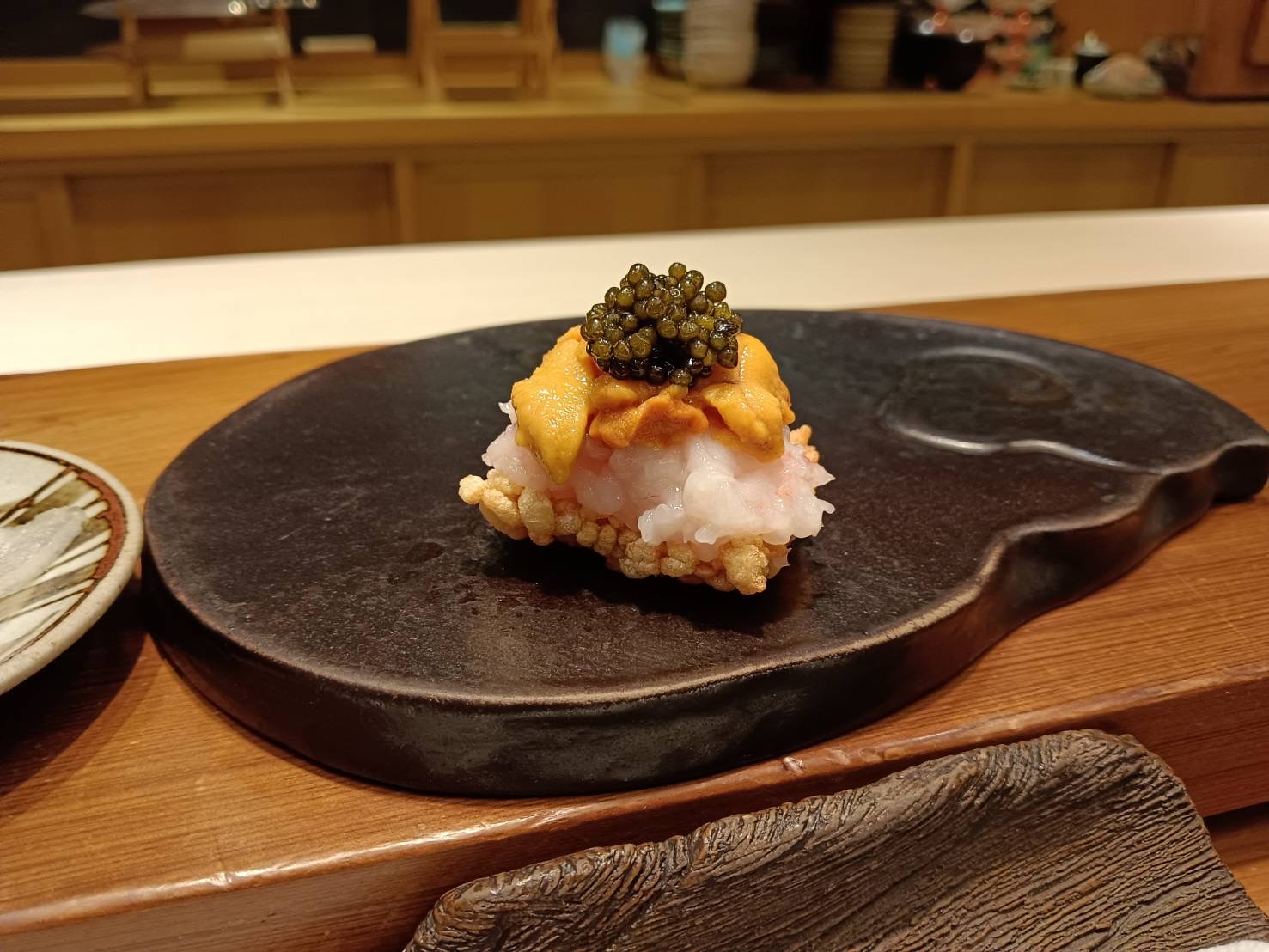 初魚｜鮨 · 鉄板料亭-新光中港店海膽壽司
