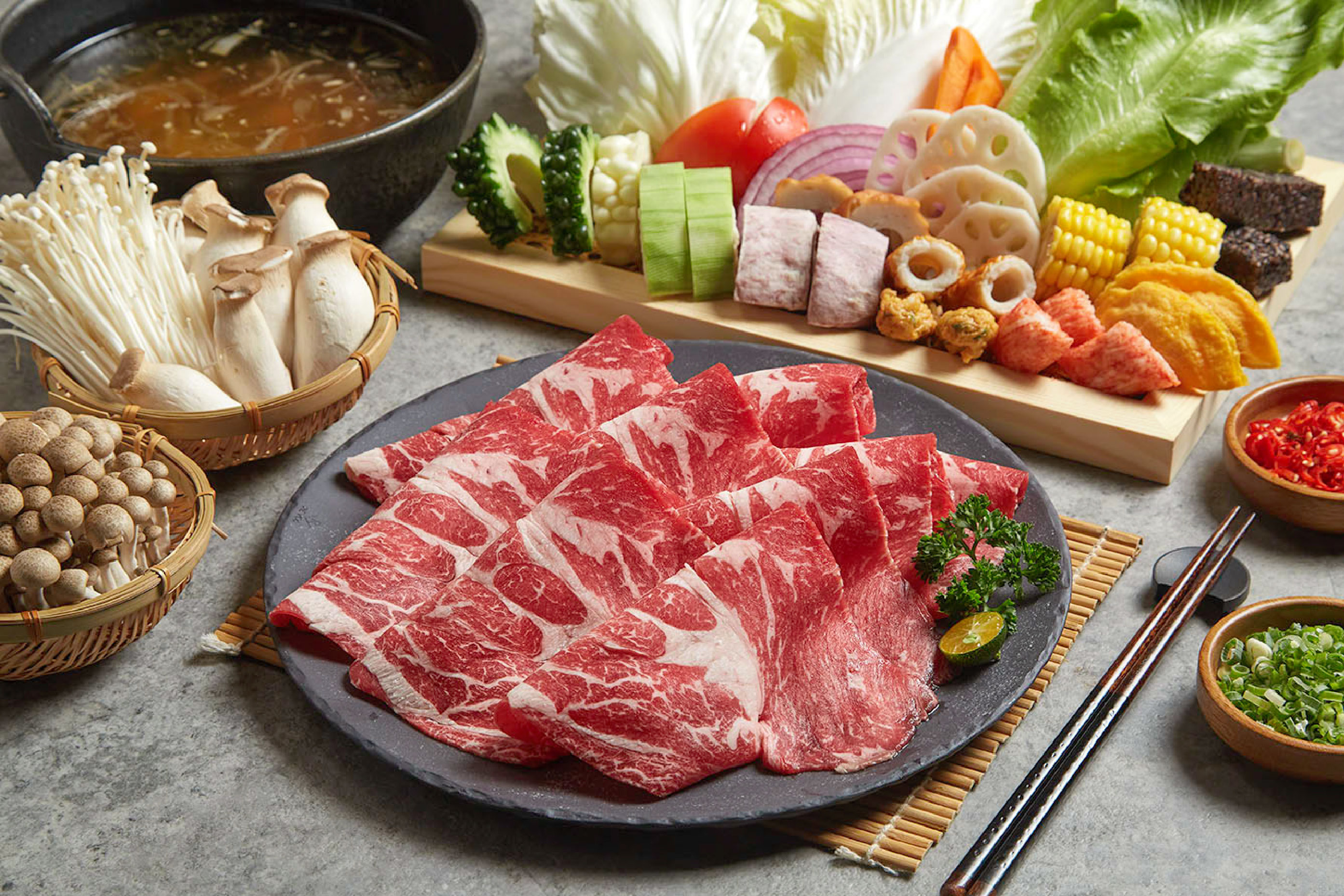 復興南路店肉盤與火鍋食材