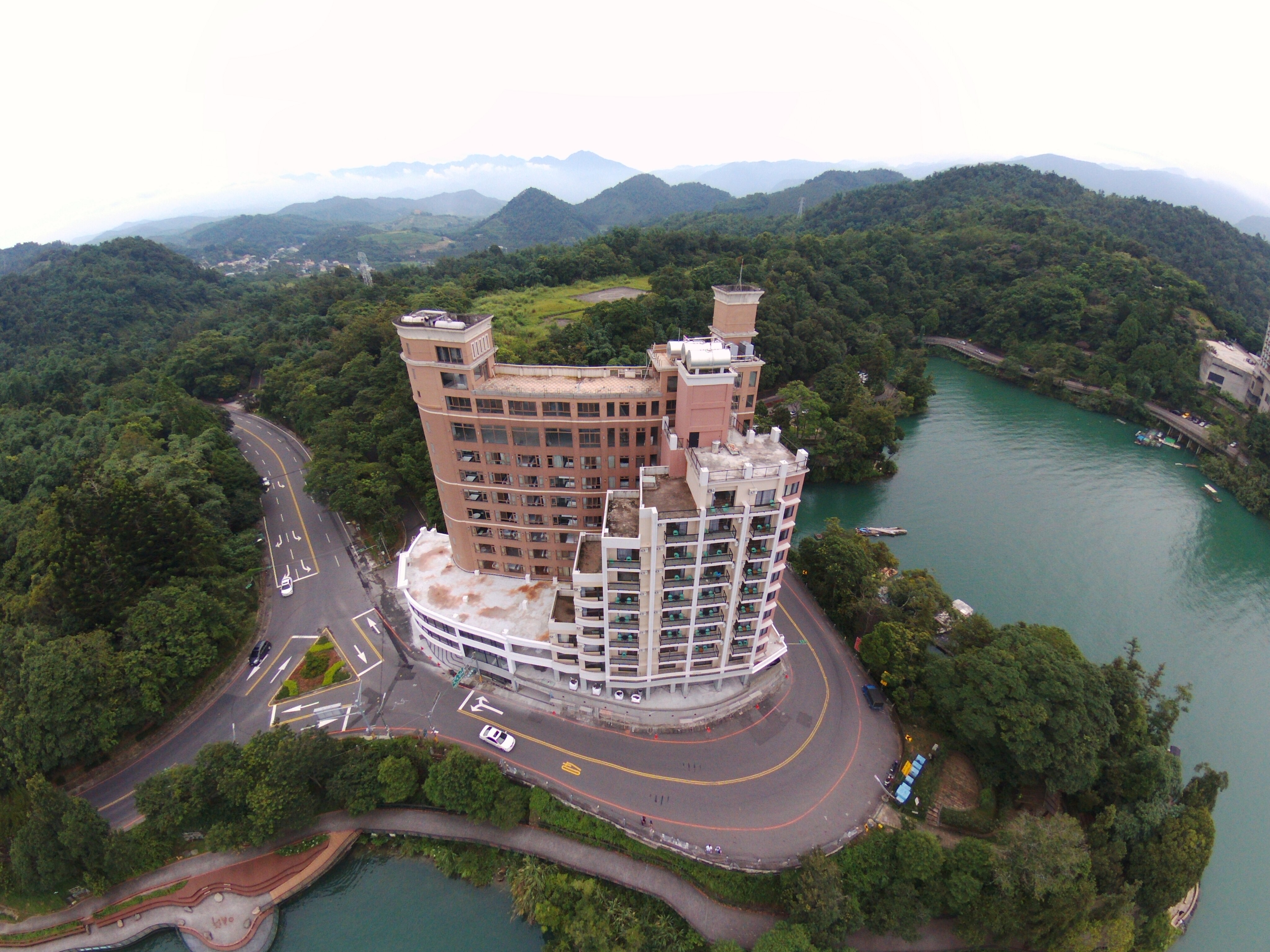 米洛克景觀飯店湖畔大樓外觀