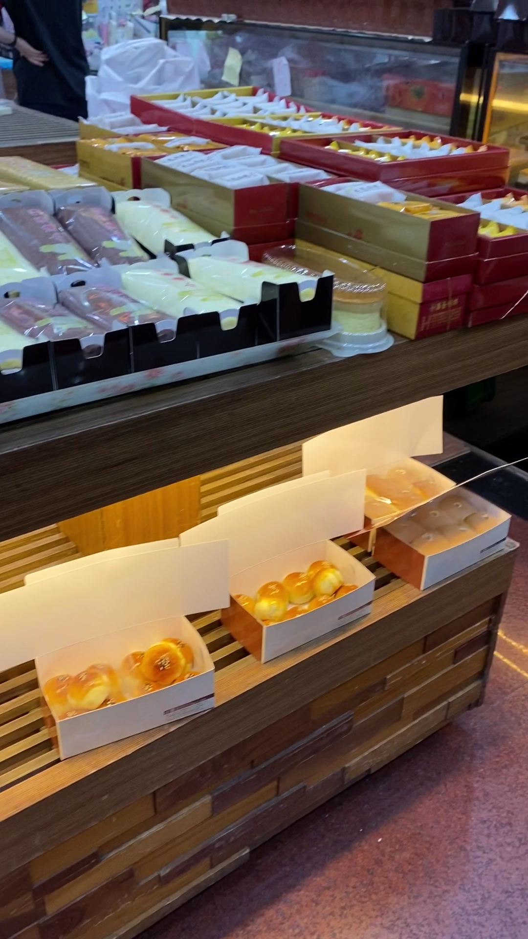 小潘蛋糕坊板橋和平店商品陳列架