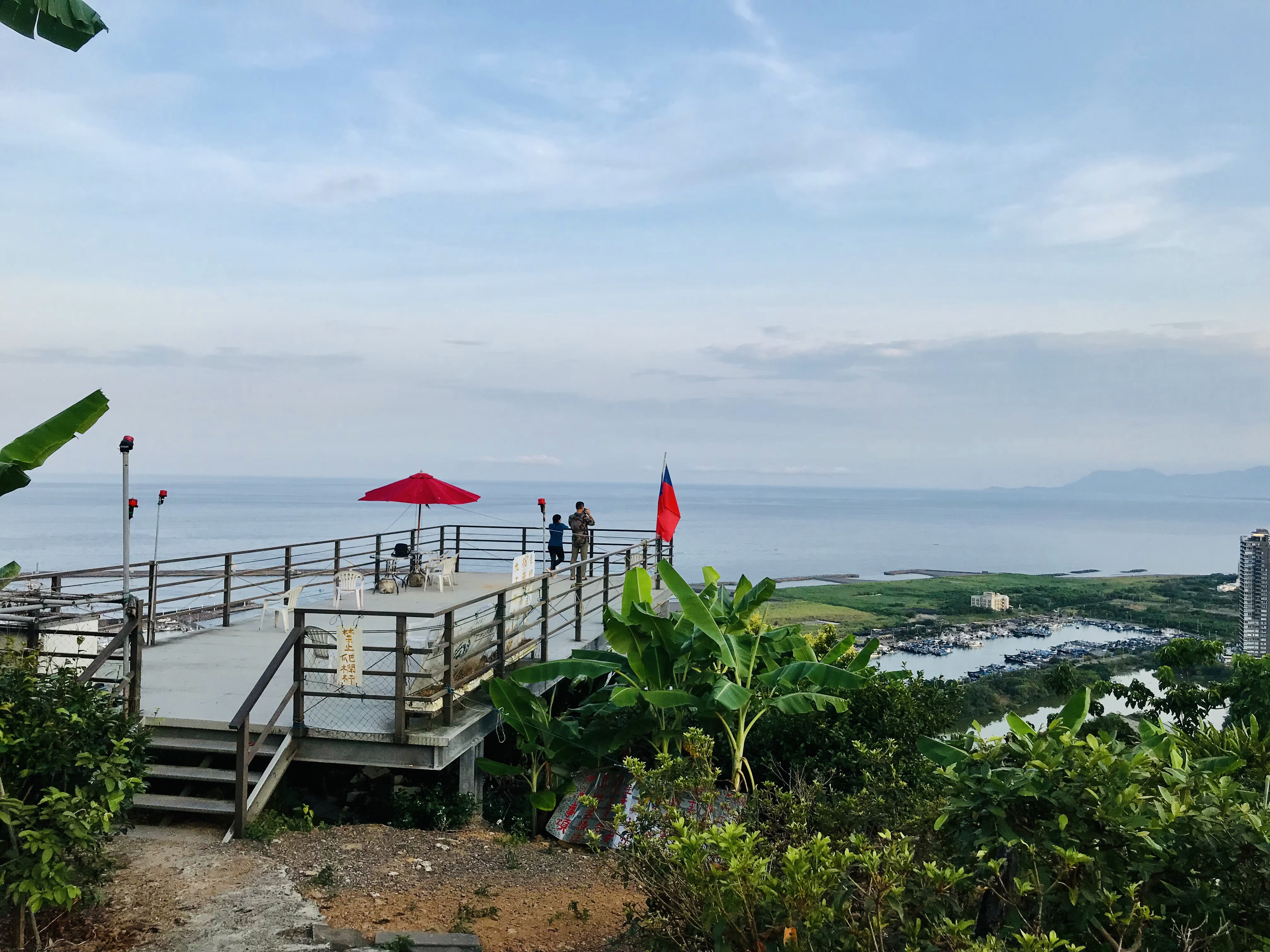 觀景平台與傘座可遠看海景