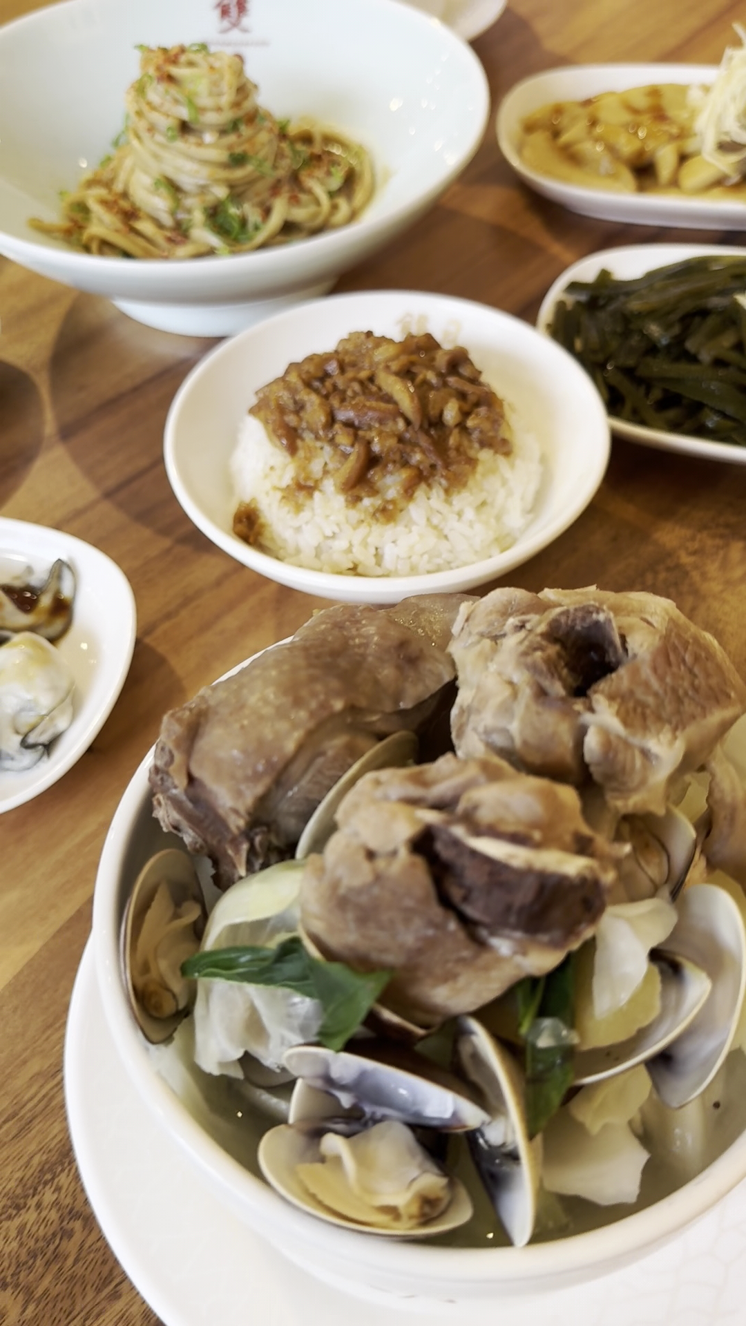 雙月食品社 北投店湯品與麵飯