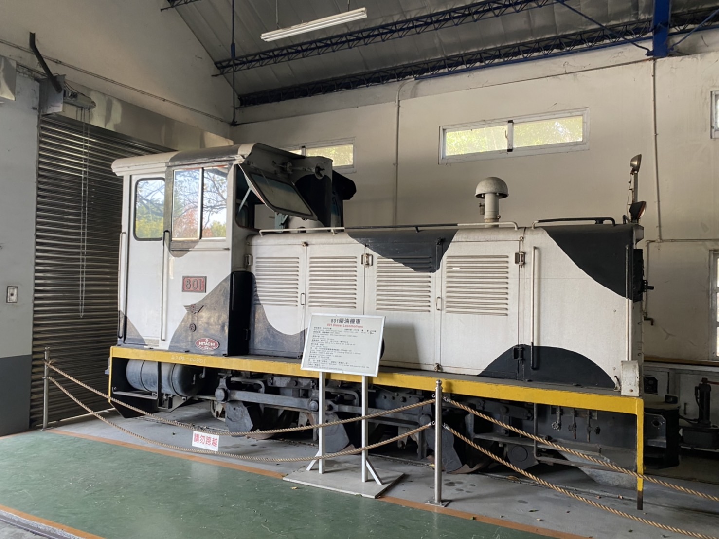 室內展示的301號老式柴油機車