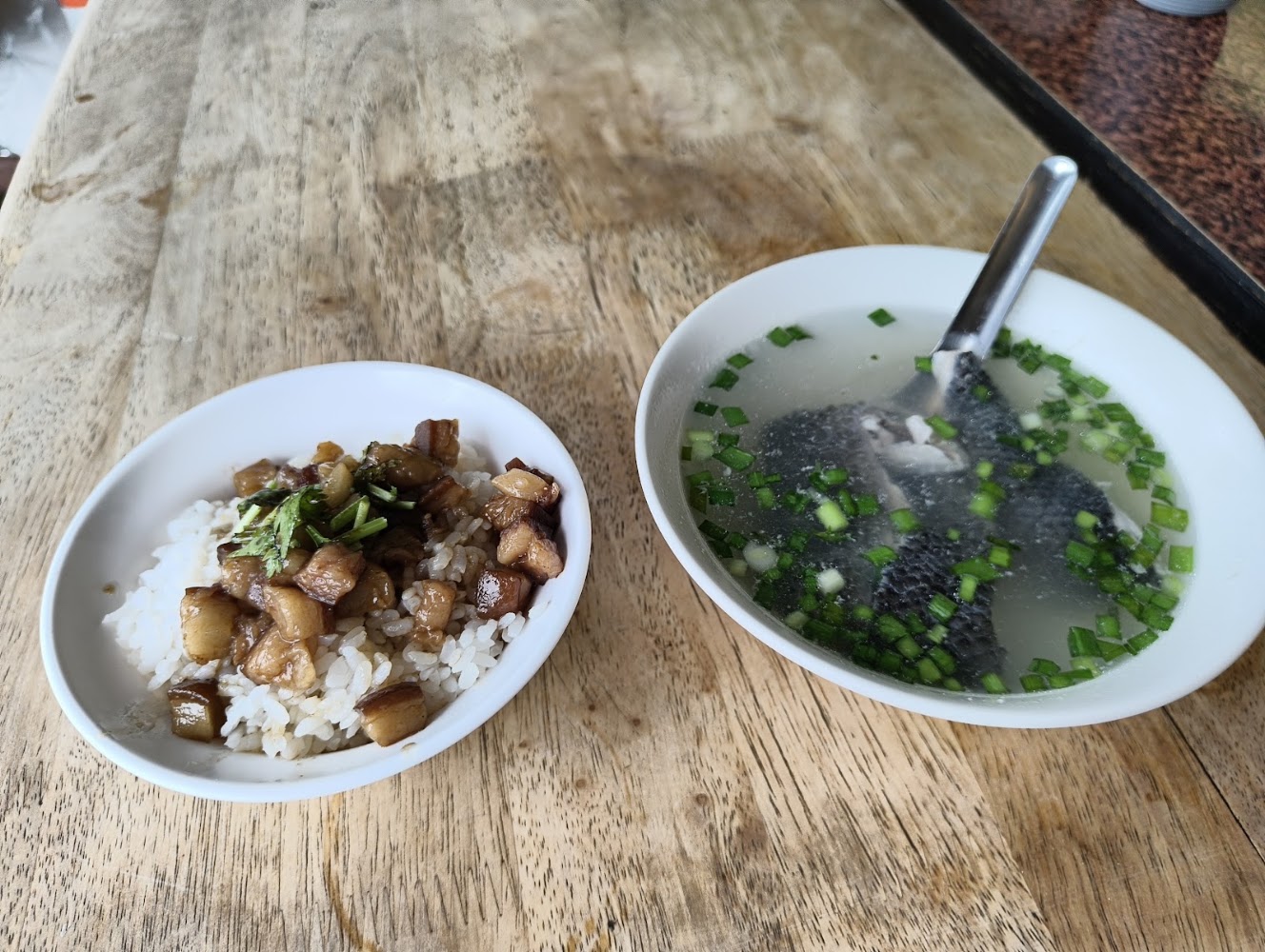 阿和肉燥飯搭配魚湯