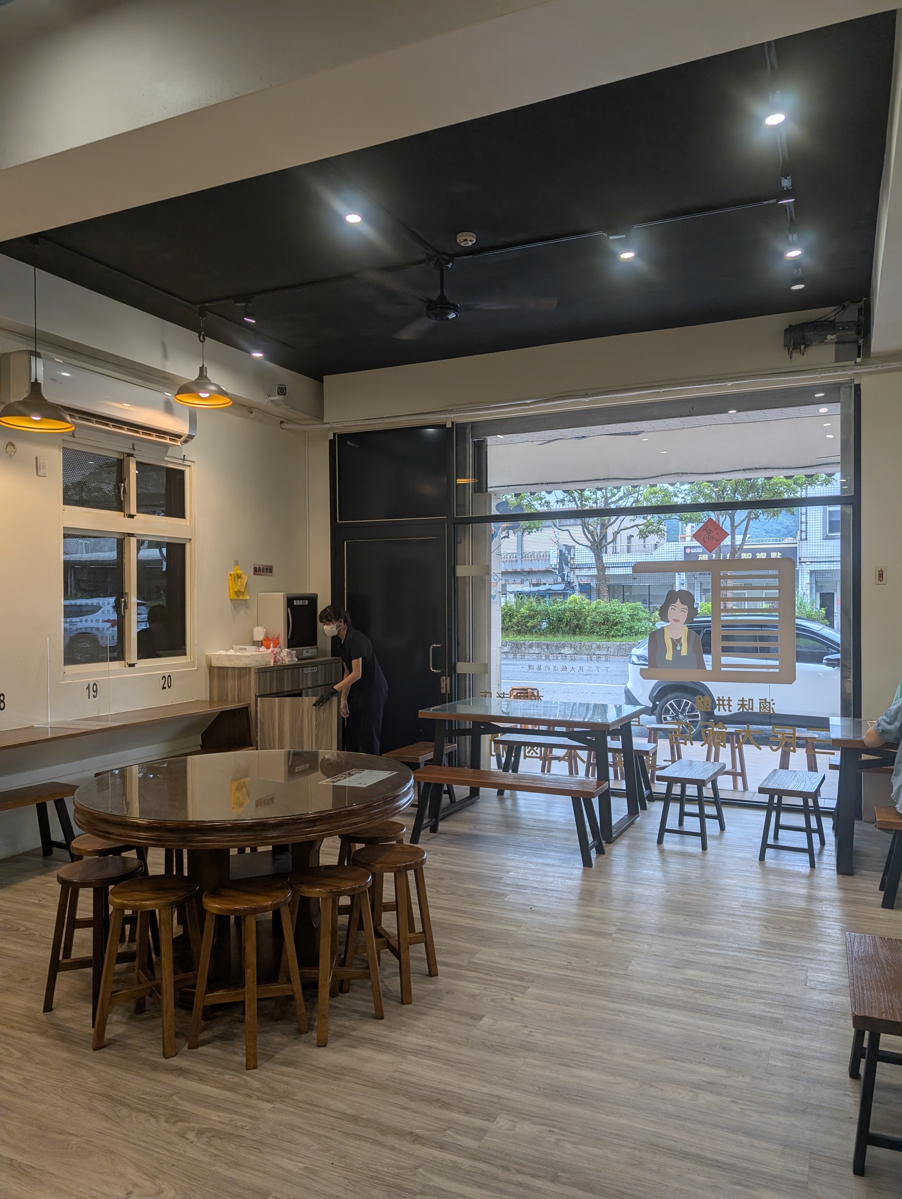 三民大飯店室內用餐空間