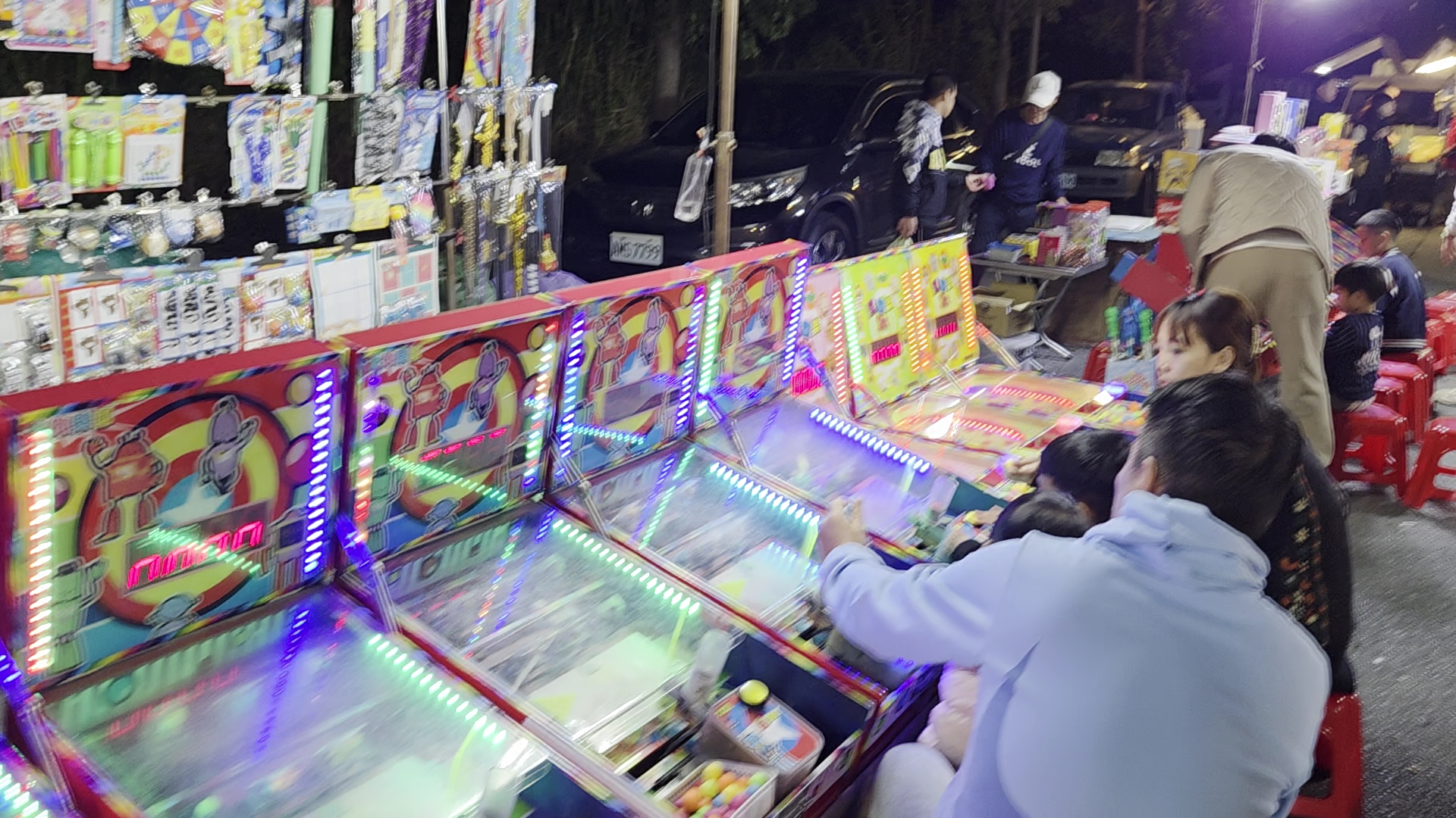 知本夜市彈珠台遊戲攤位