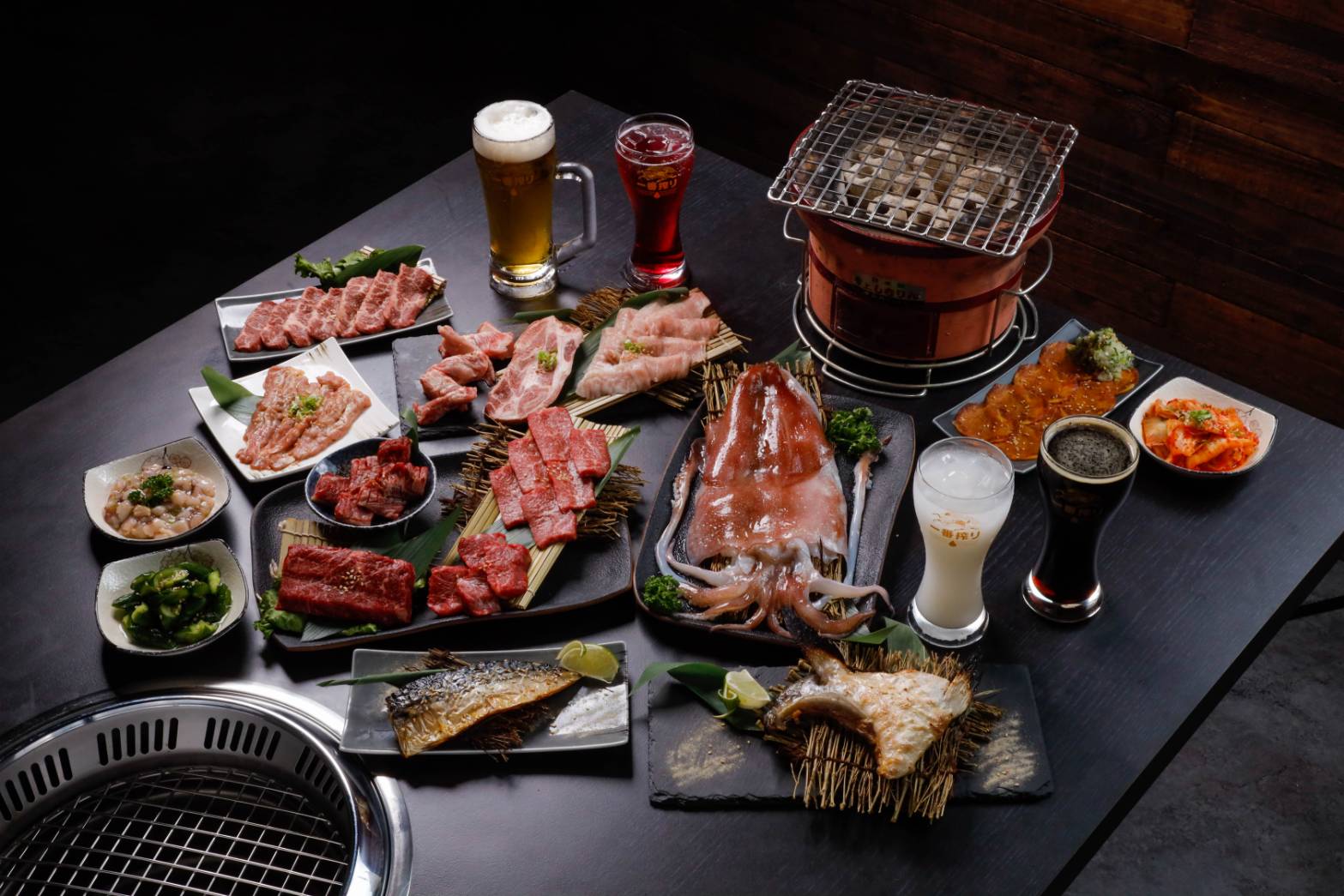 谷炭燒肉豐盛桌景