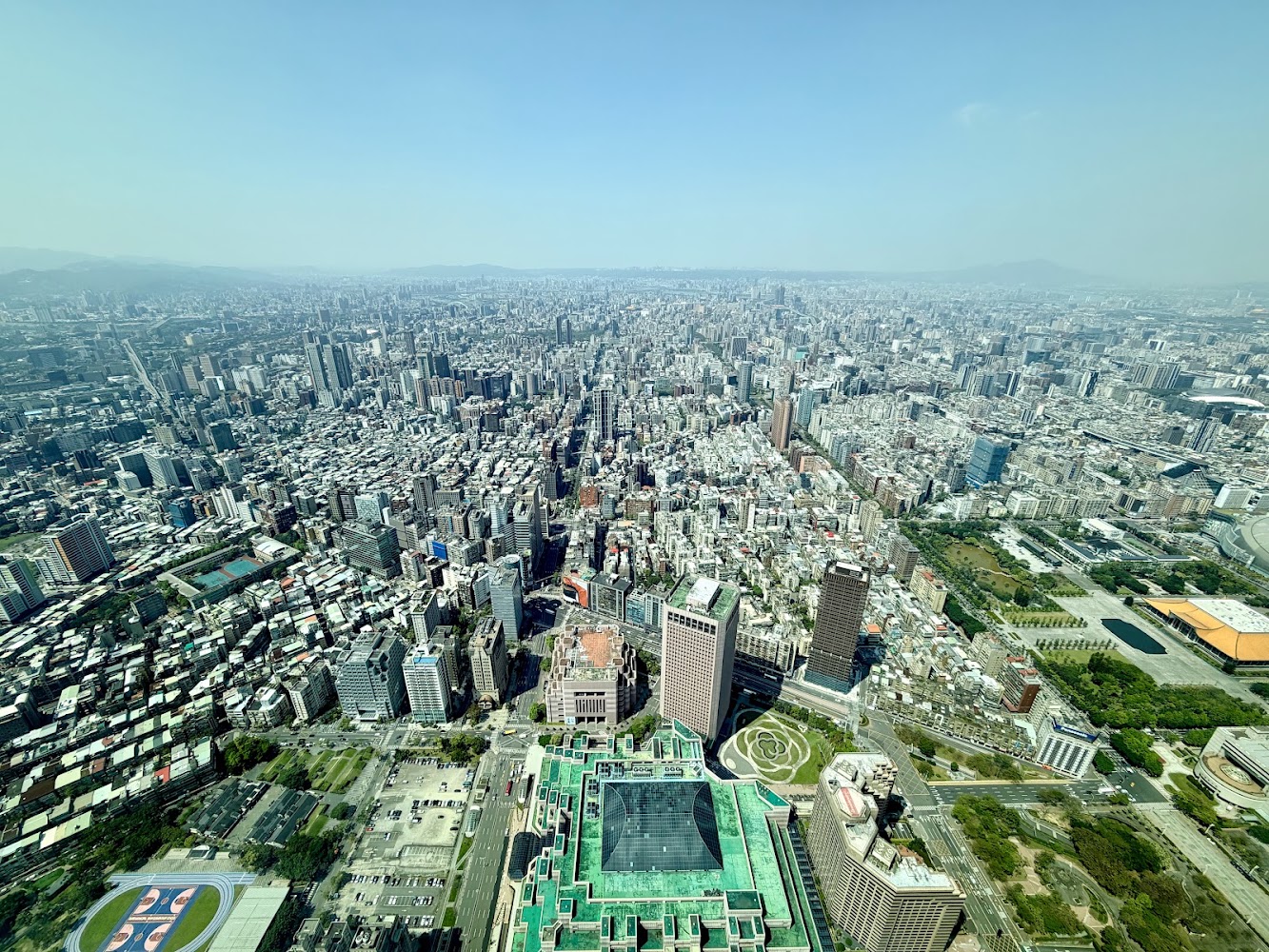 高空俯瞰台北城市全景