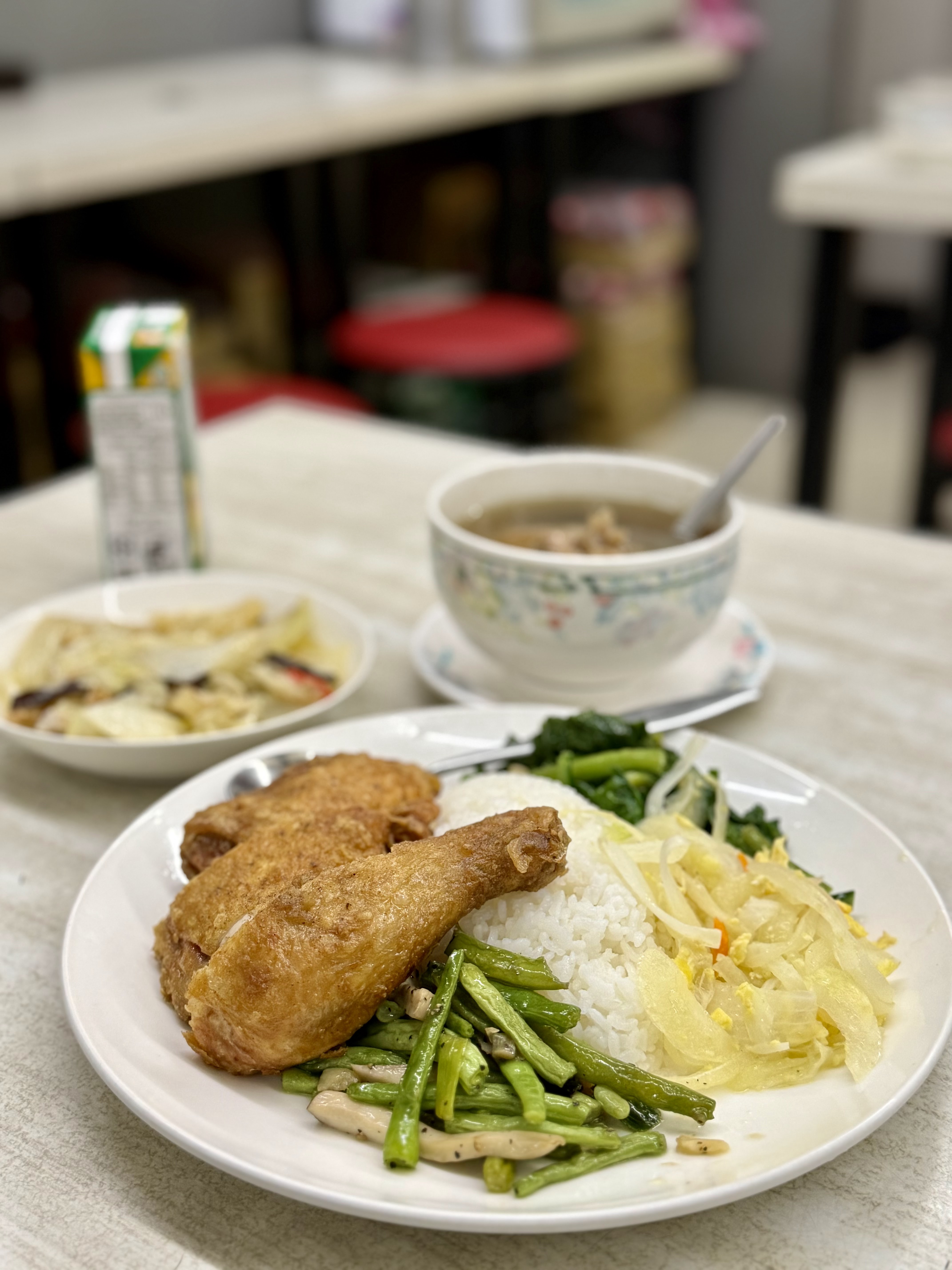 阿亮小吃雞腿便當