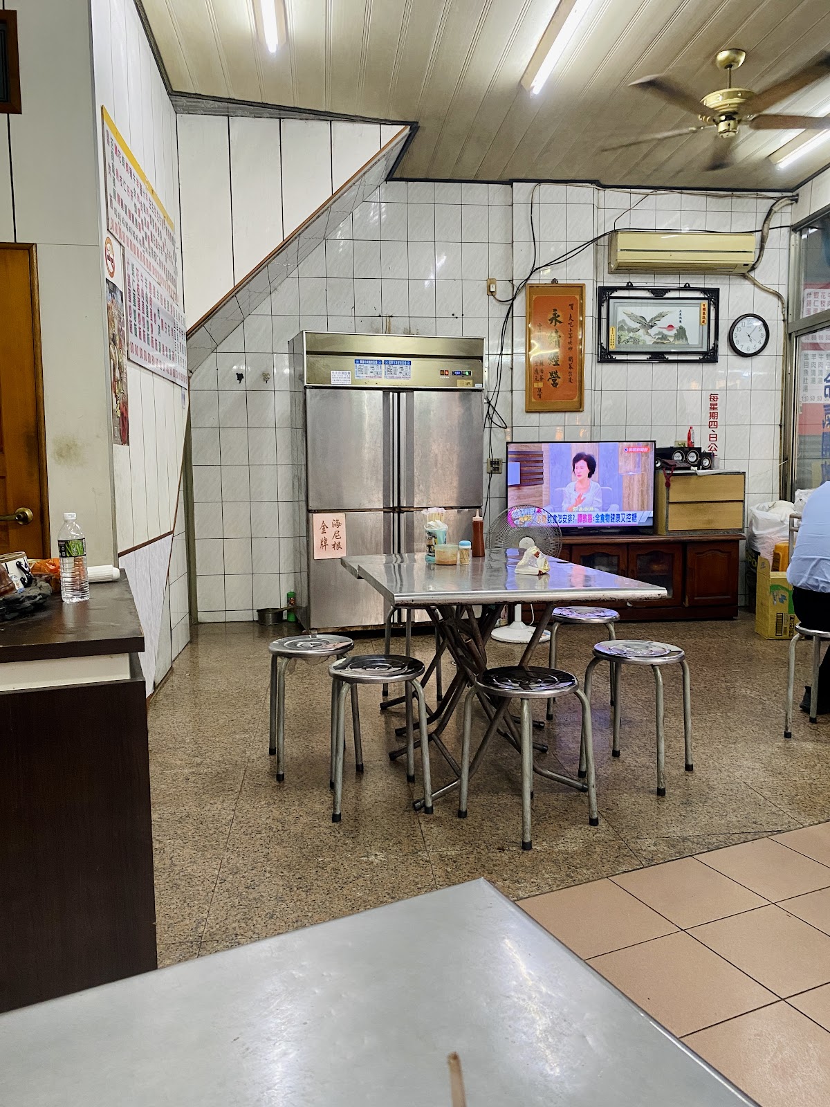 雲林褒忠鱔魚麵店內用餐座位