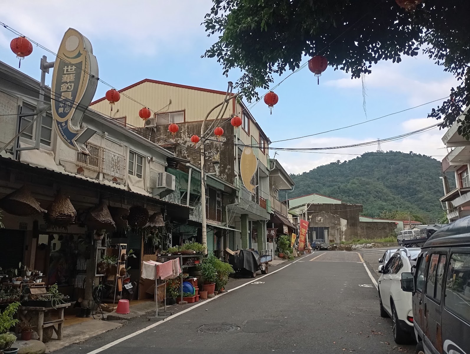 大埔老街掛滿紅燈籠的百年山城街道