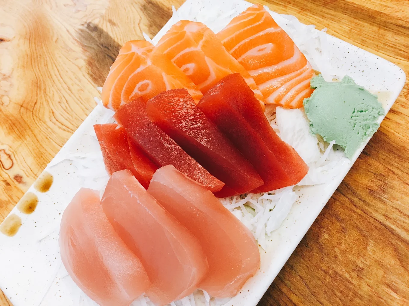 魚莊黑鮪魚生魚片、握壽司專賣店