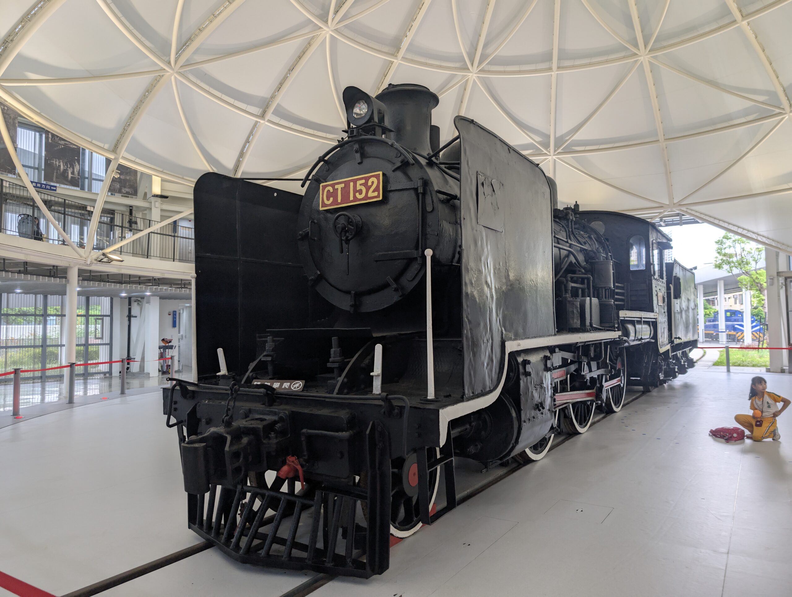 苗栗火車頭園區深度開箱：親子必訪鐵道博物館、蒸汽火車與貓站長一次玩