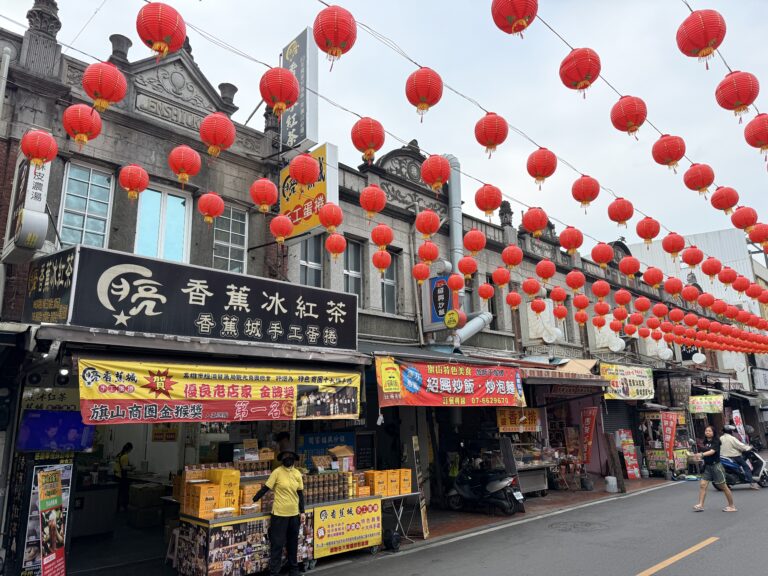 旗山老街深度散策:紅磚拱廊、香蕉甜點與車站懷舊風景一次玩透
