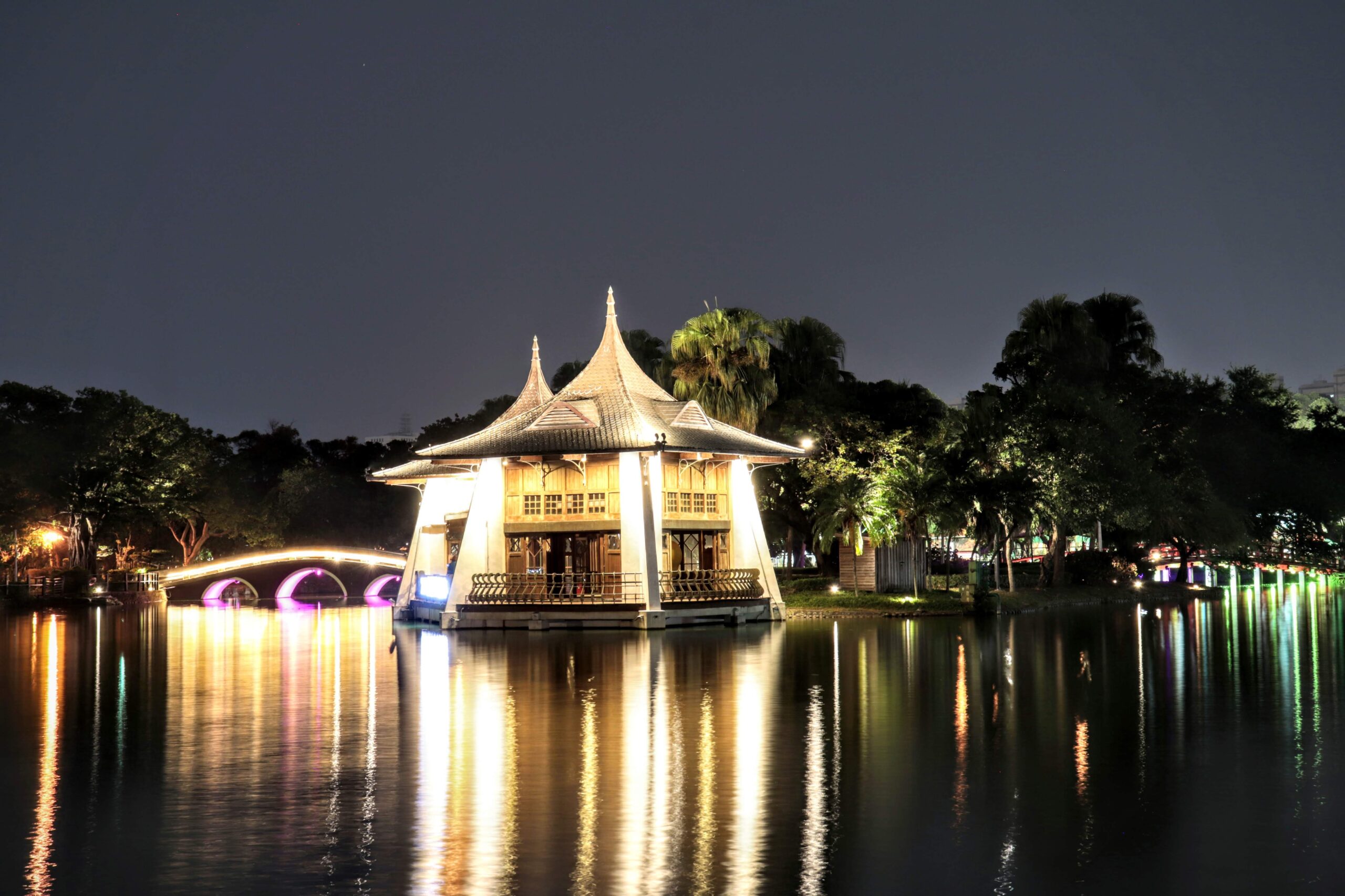 台中公園深度散策攻略：湖心亭、拱橋、划船與城市綠洲一次看