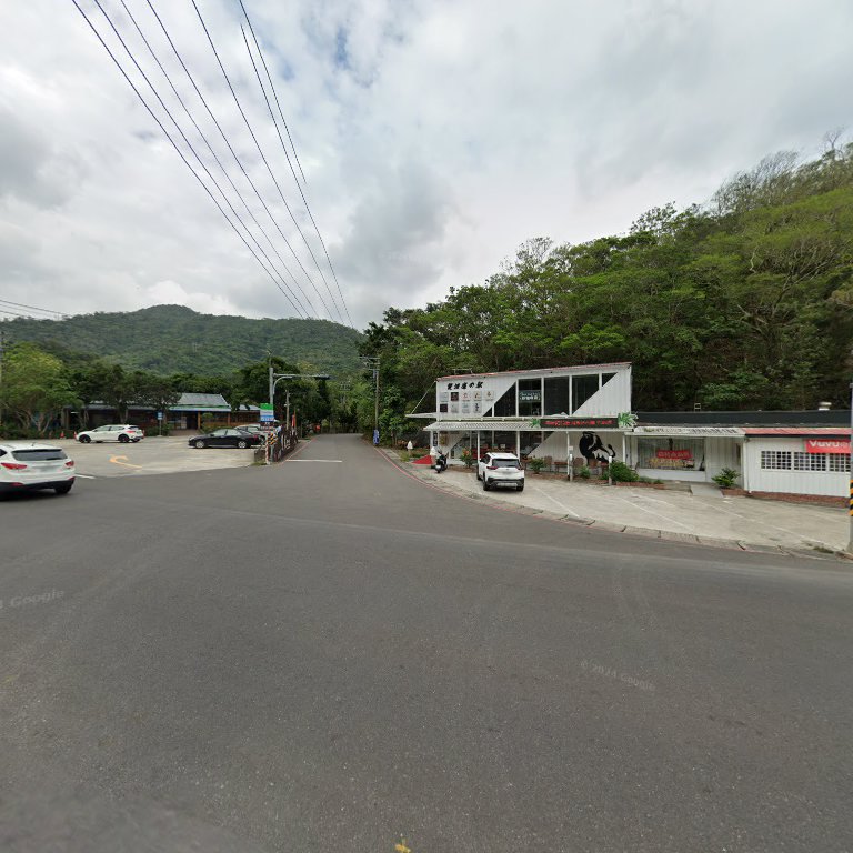 雙流國家森林遊樂區界碑周邊道路景觀