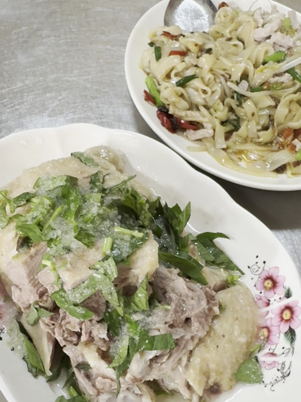 美濃樓飲食店豬頭肉與炒粄條