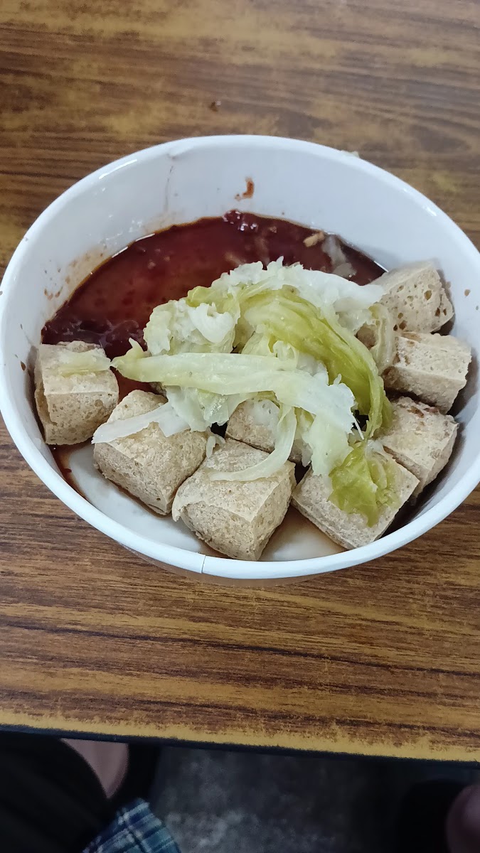 東門觀光夜市炸臭豆腐小吃特寫