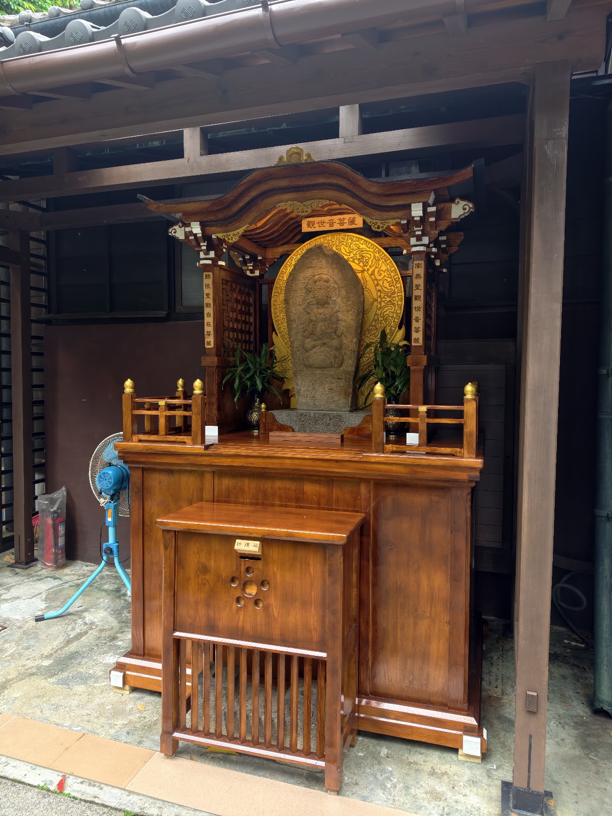 普濟寺境內子安地藏石佛