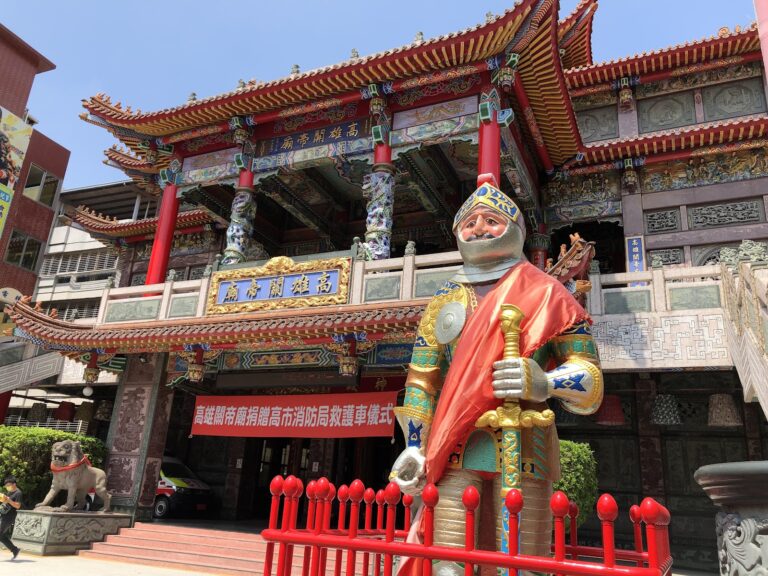 高雄關帝廟羅馬武士雕像